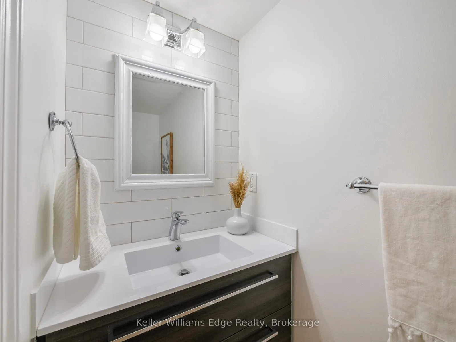 Photo 17 of 23 Ridgewood Boulevard, Hamilton, Dundas — HOMEH