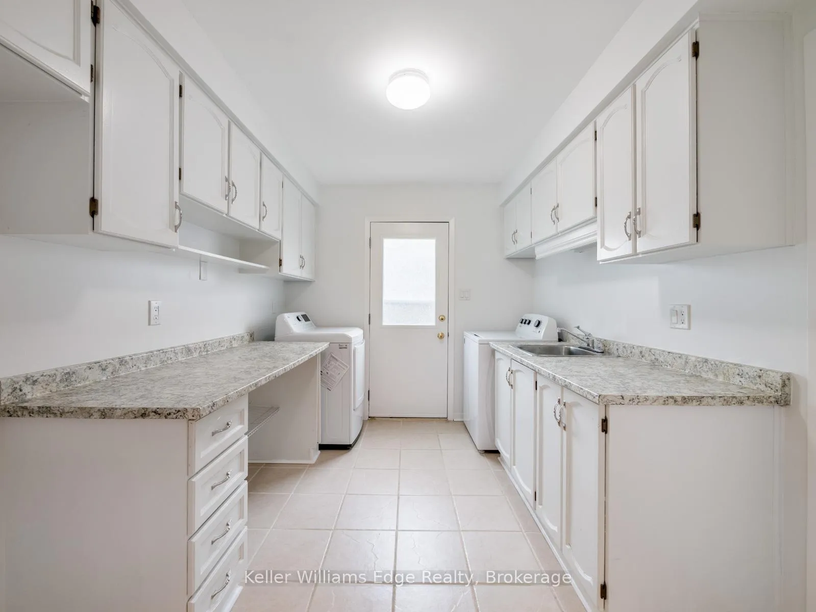 Photo 18 of 23 Ridgewood Boulevard, Hamilton, Dundas — HOMEH