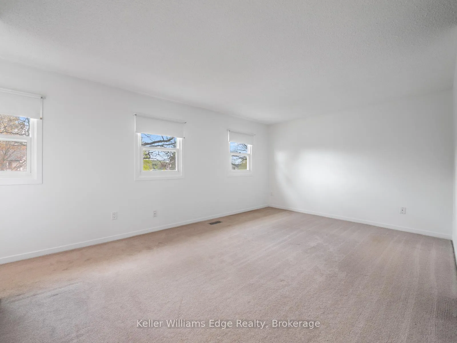 Photo 20 of 23 Ridgewood Boulevard, Hamilton, Dundas — HOMEH