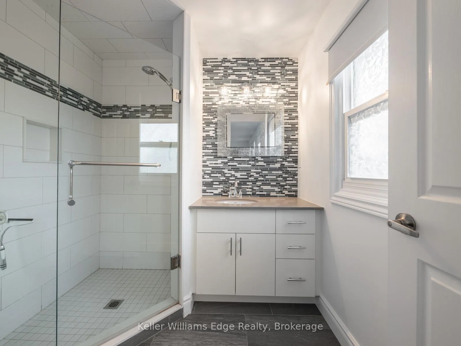 Photo 22 of 23 Ridgewood Boulevard, Hamilton, Dundas — HOMEH