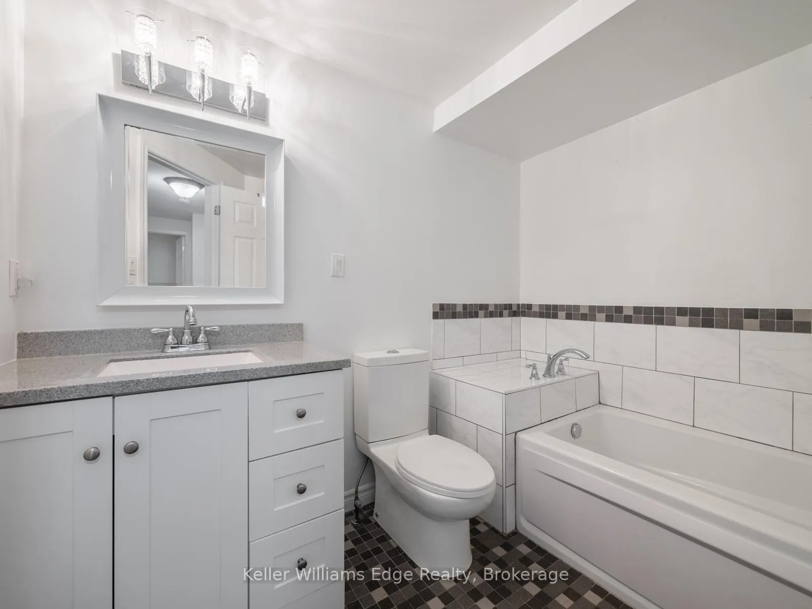 Photo 30 of 23 Ridgewood Boulevard, Hamilton, Dundas — HOMEH