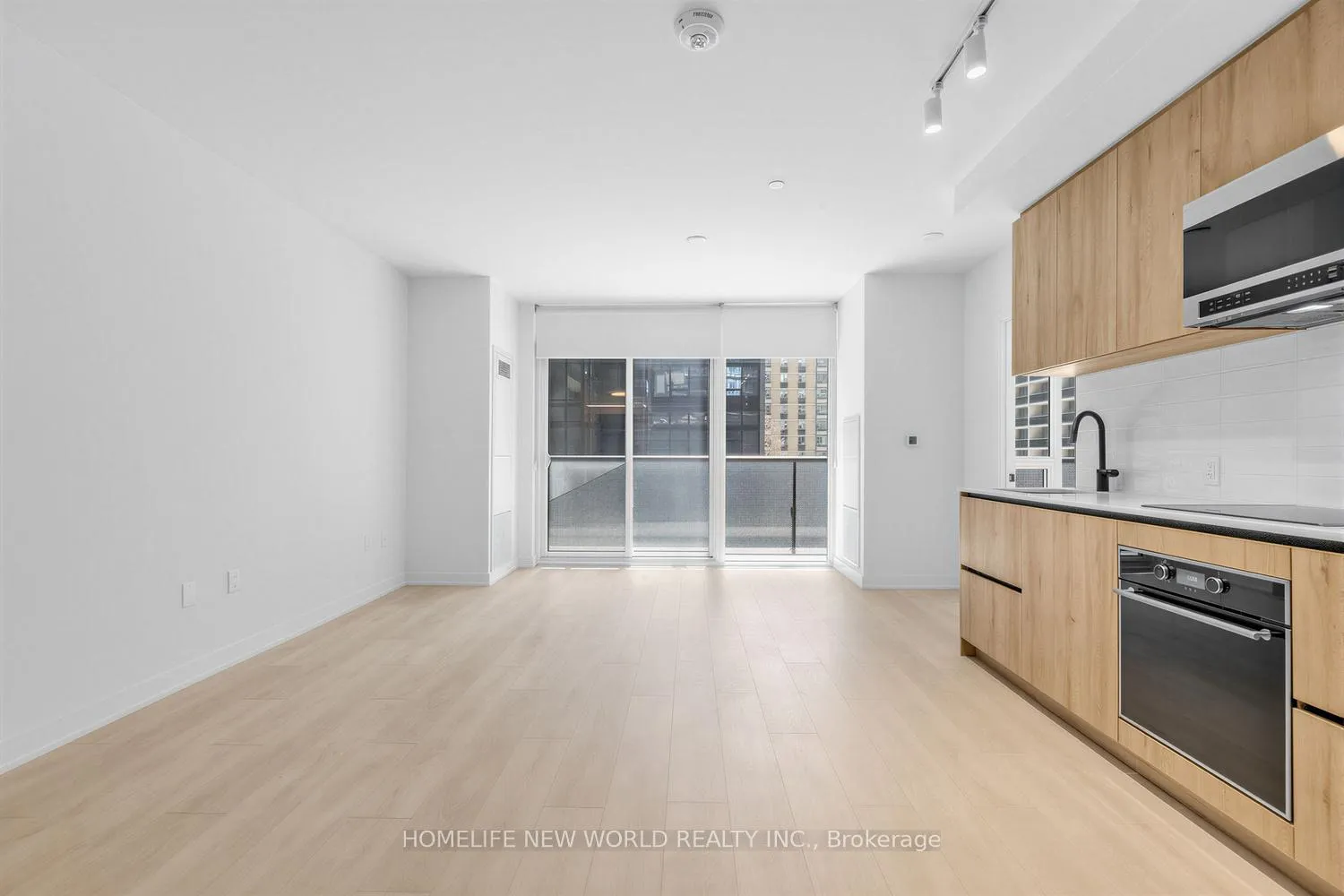 Photo 4 of Unit 602, 117 Broadway Avenue, Toronto, Mount Pleasant West — HOMEH