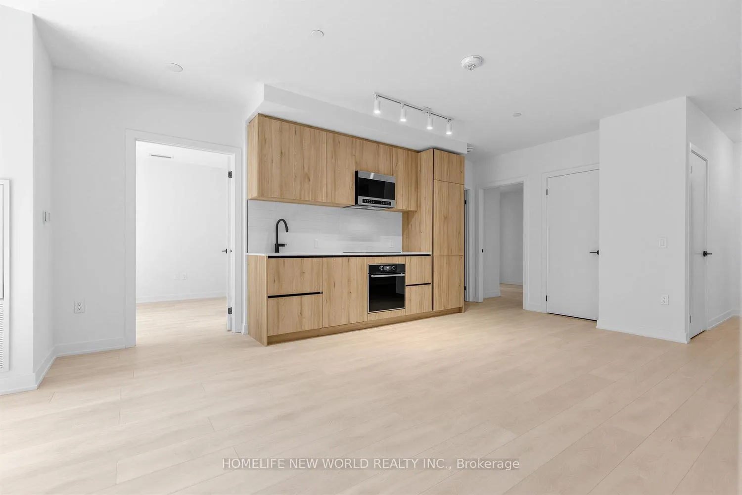Photo 5 of Unit 602, 117 Broadway Avenue, Toronto, Mount Pleasant West — HOMEH