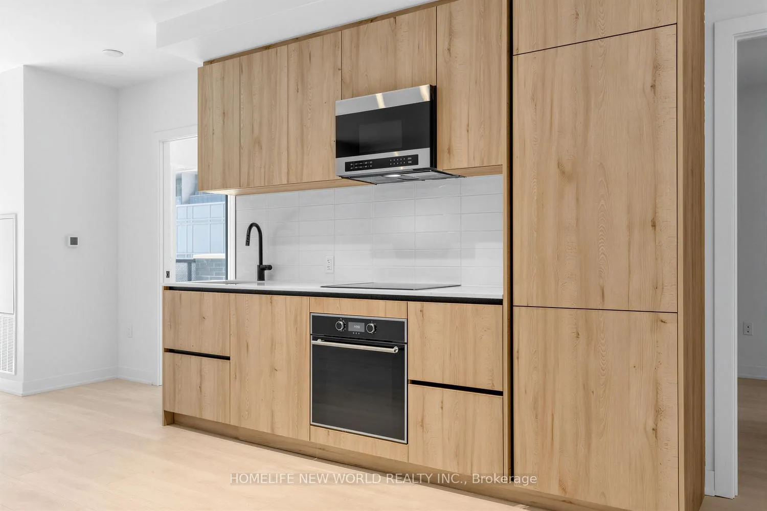 Photo 6 of Unit 602, 117 Broadway Avenue, Toronto, Mount Pleasant West — HOMEH