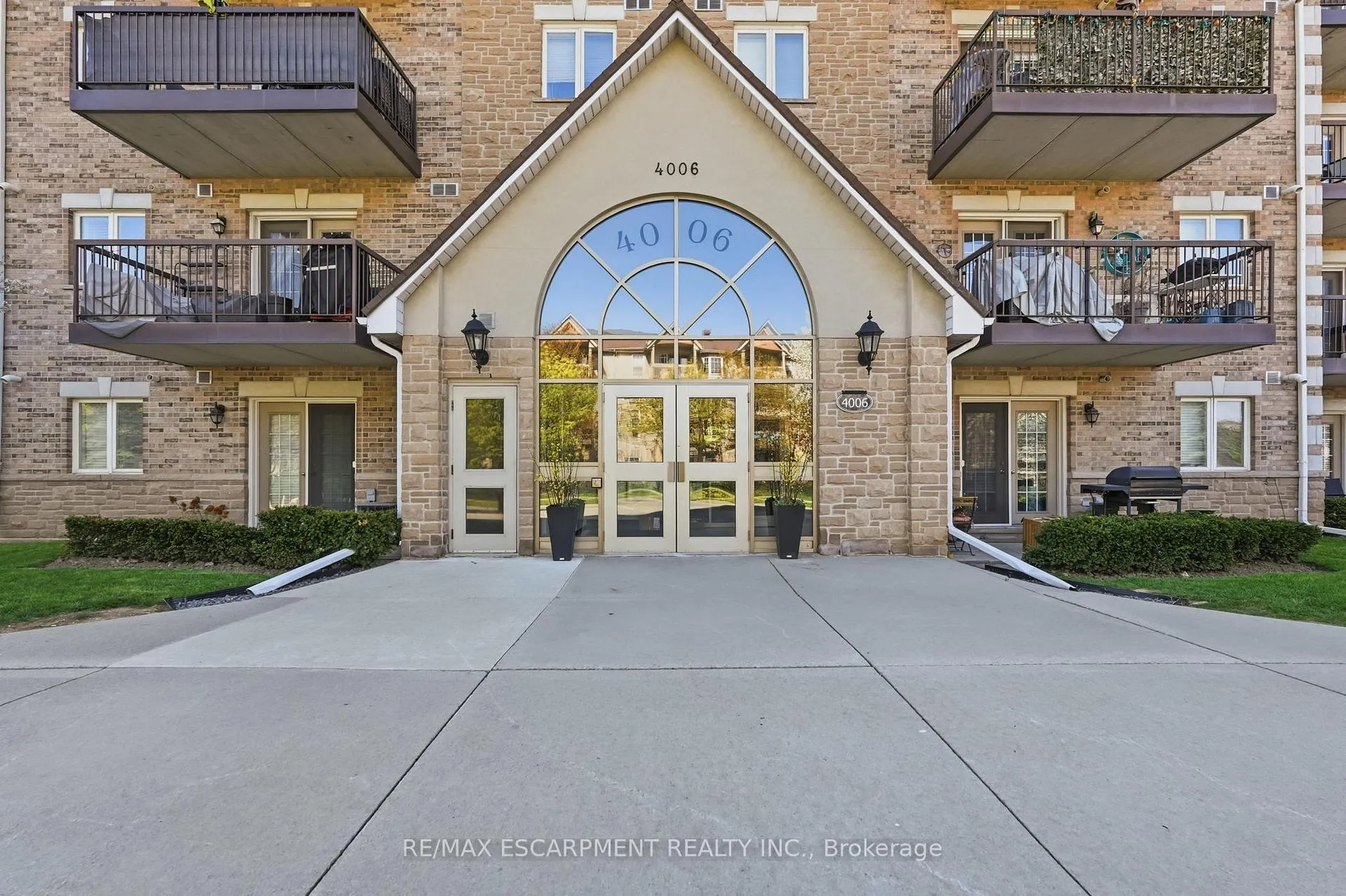 Photo 2 of Unit 407, 4006 Kilmer Drive, Burlington, Tansley — HOMEH