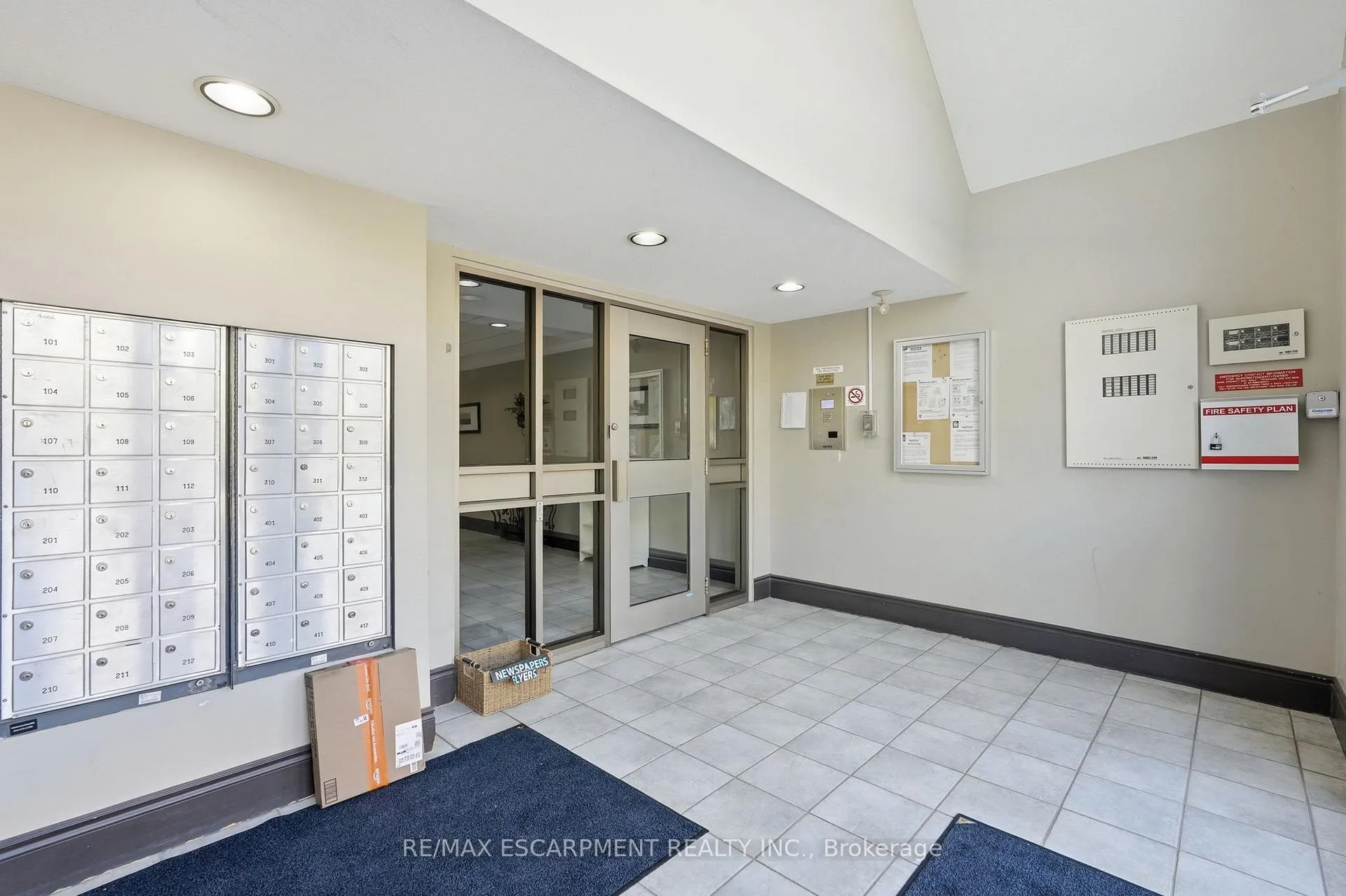 Photo 3 of Unit 407, 4006 Kilmer Drive, Burlington, Tansley — HOMEH