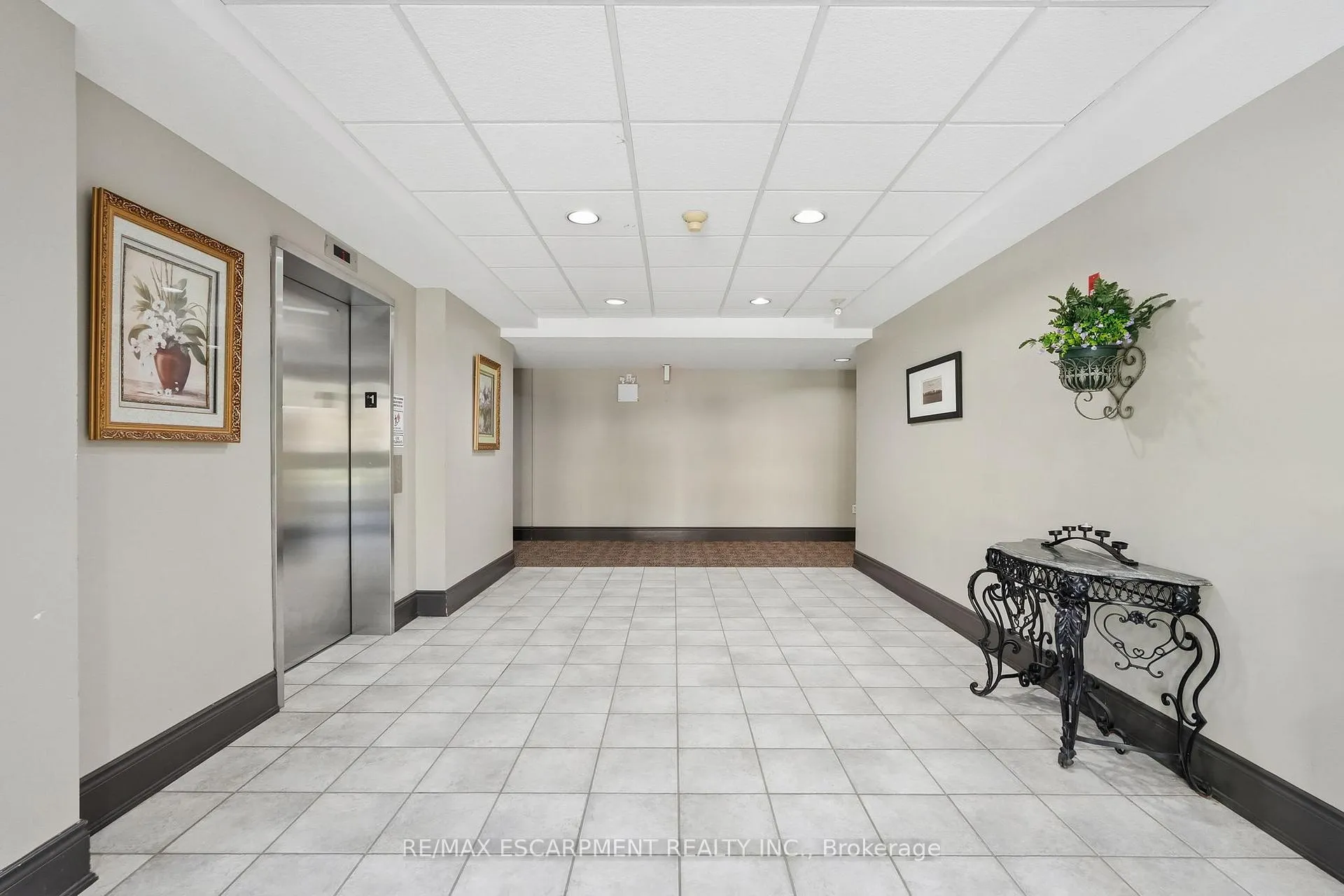 Photo 4 of Unit 407, 4006 Kilmer Drive, Burlington, Tansley — HOMEH