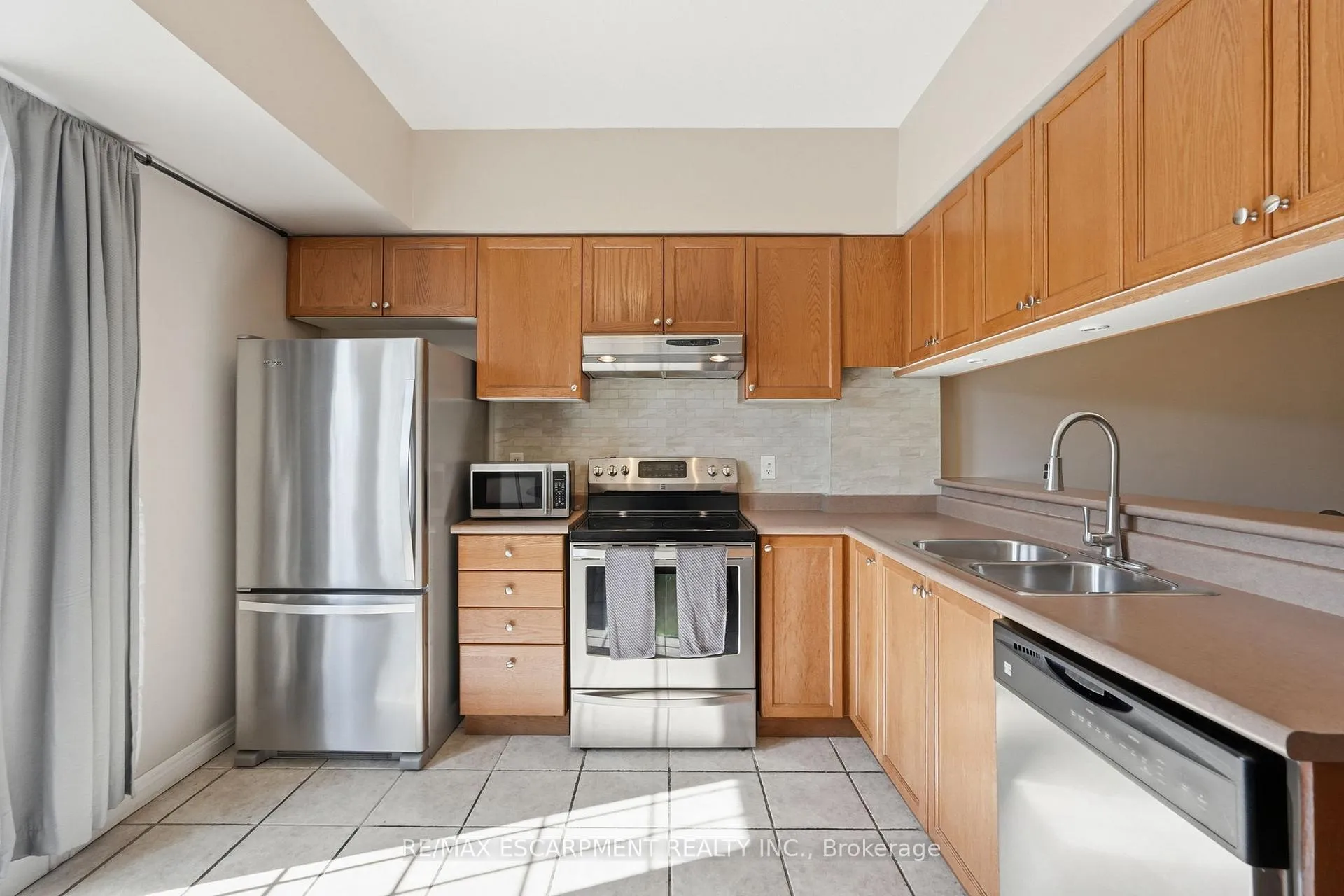 Photo 13 of Unit 407, 4006 Kilmer Drive, Burlington, Tansley — HOMEH