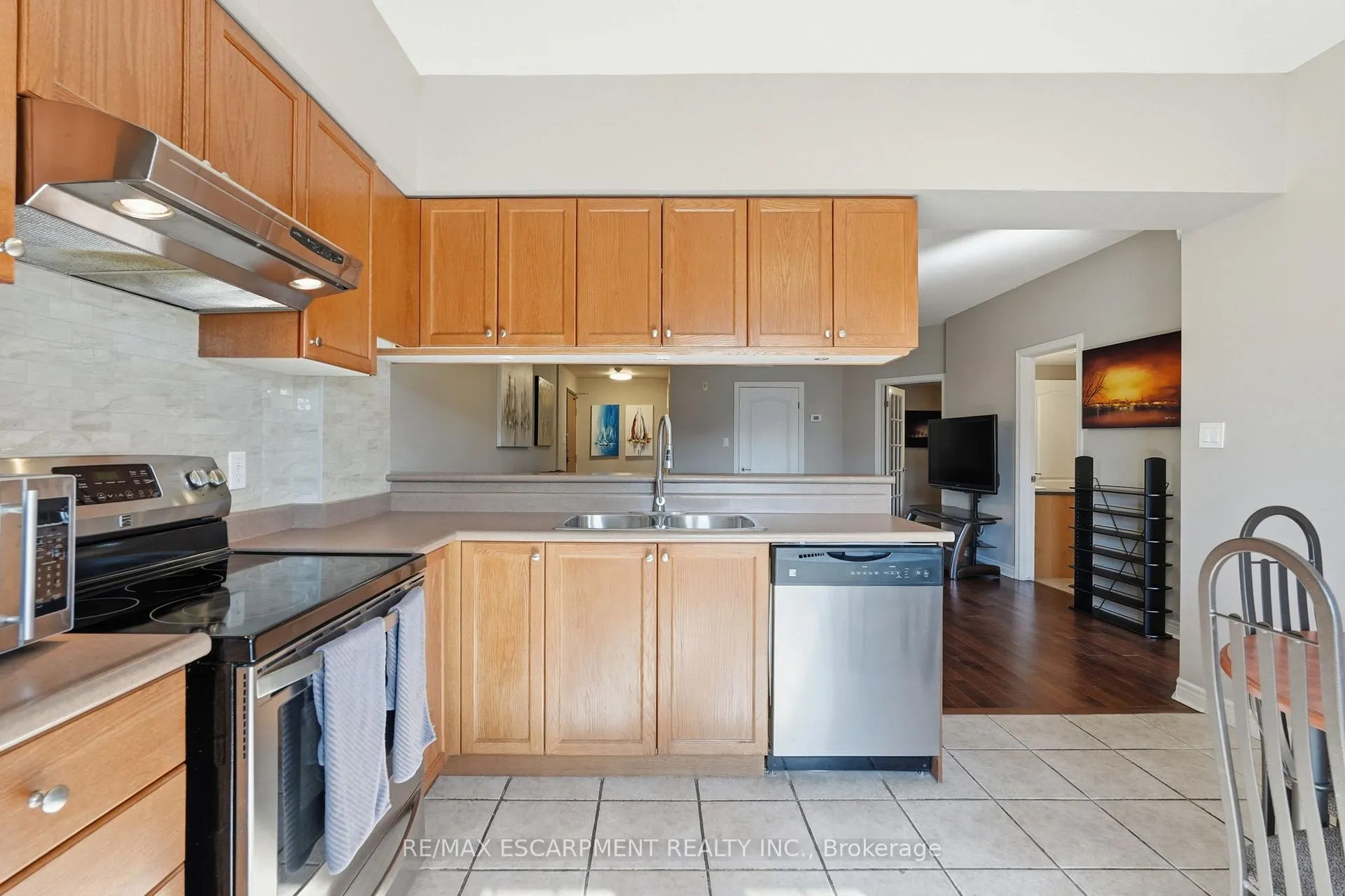 Photo 14 of Unit 407, 4006 Kilmer Drive, Burlington, Tansley — HOMEH