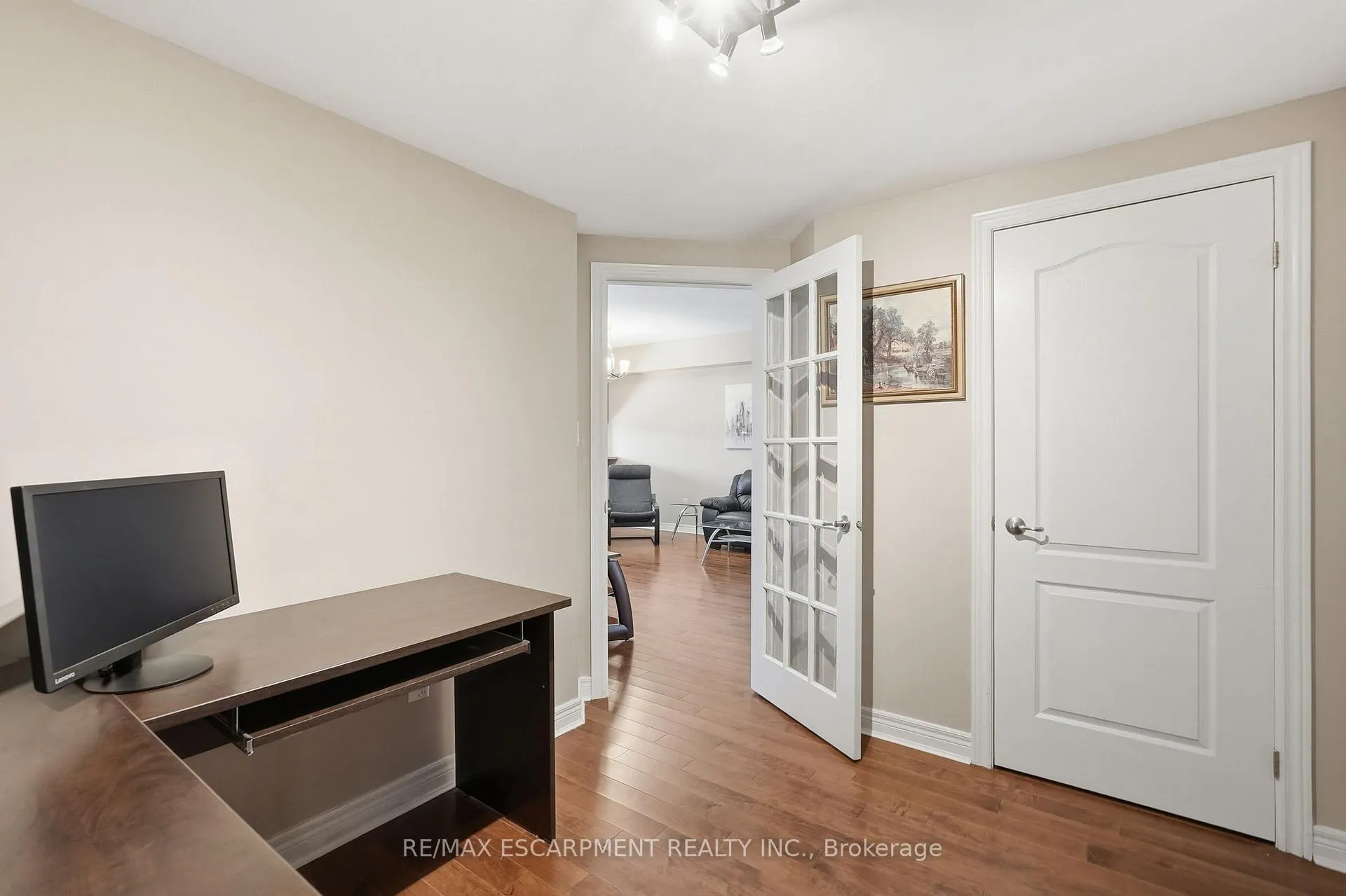 Photo 19 of Unit 407, 4006 Kilmer Drive, Burlington, Tansley — HOMEH