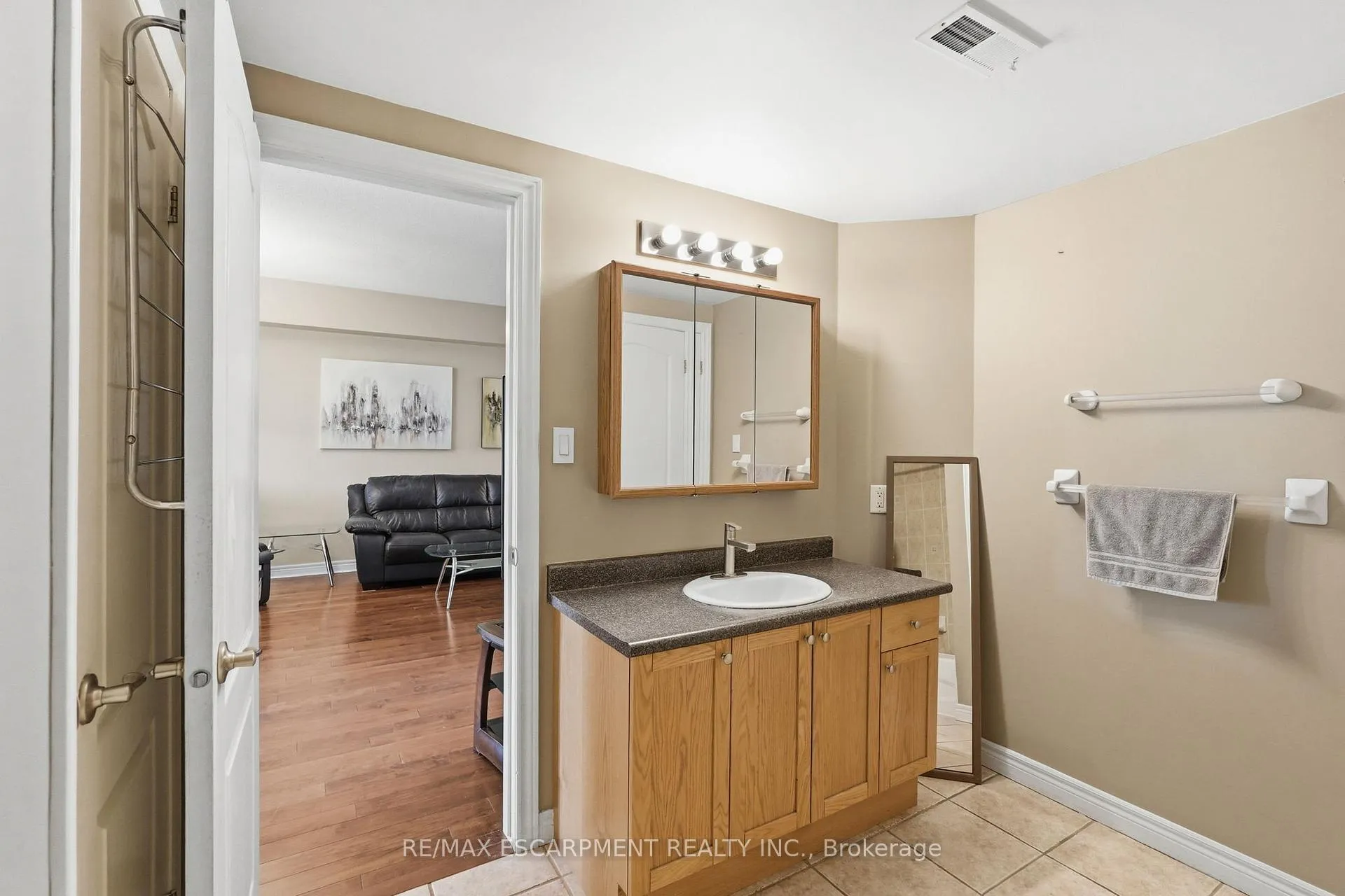 Photo 20 of Unit 407, 4006 Kilmer Drive, Burlington, Tansley — HOMEH