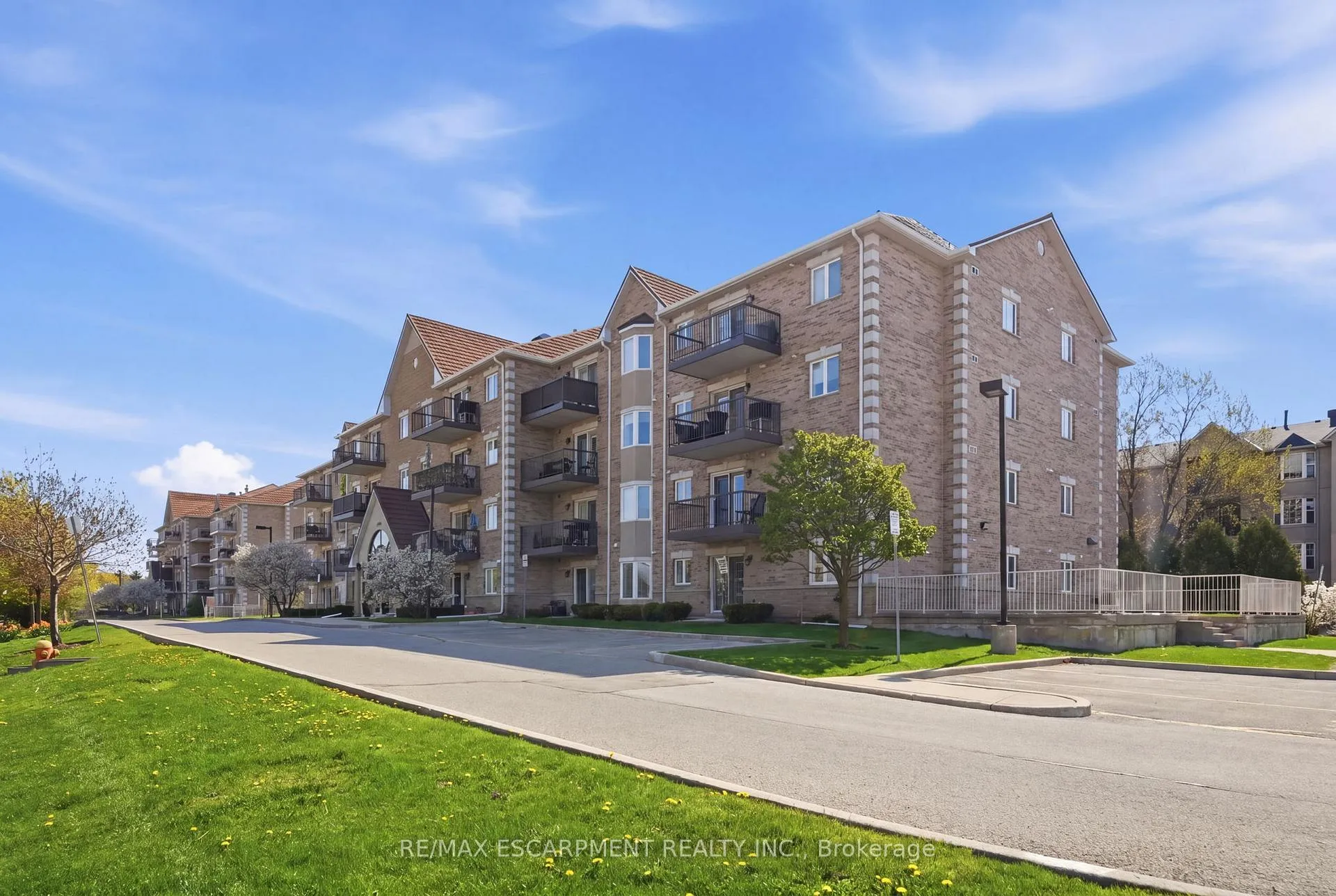 Photo 25 of Unit 407, 4006 Kilmer Drive, Burlington, Tansley — HOMEH