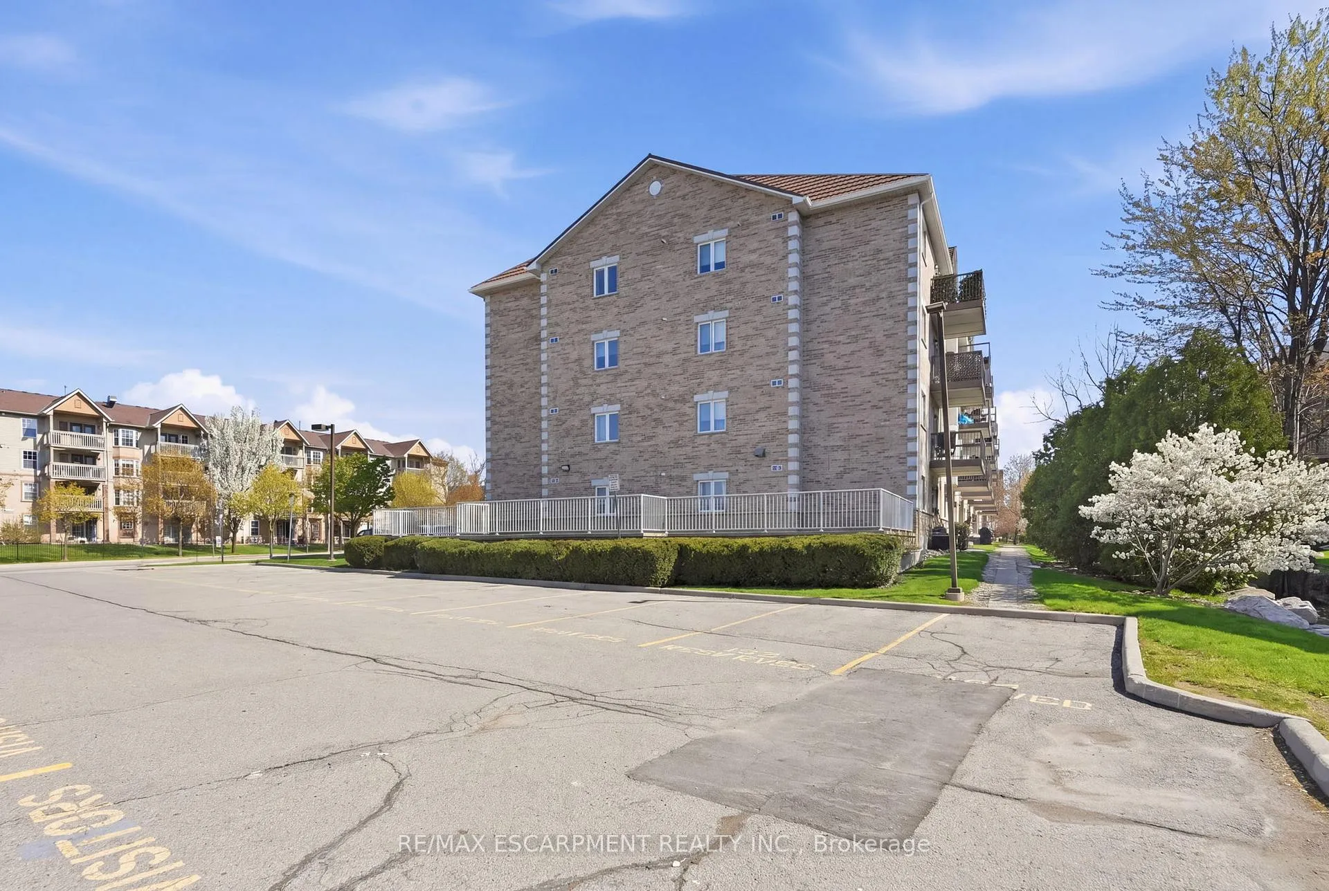 Photo 26 of Unit 407, 4006 Kilmer Drive, Burlington, Tansley — HOMEH