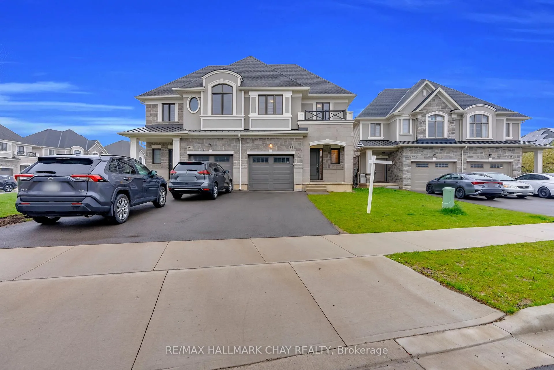 Photo 2 of 92 Aquasanta Crescent, Hamilton, Ryckmans — HOMEH