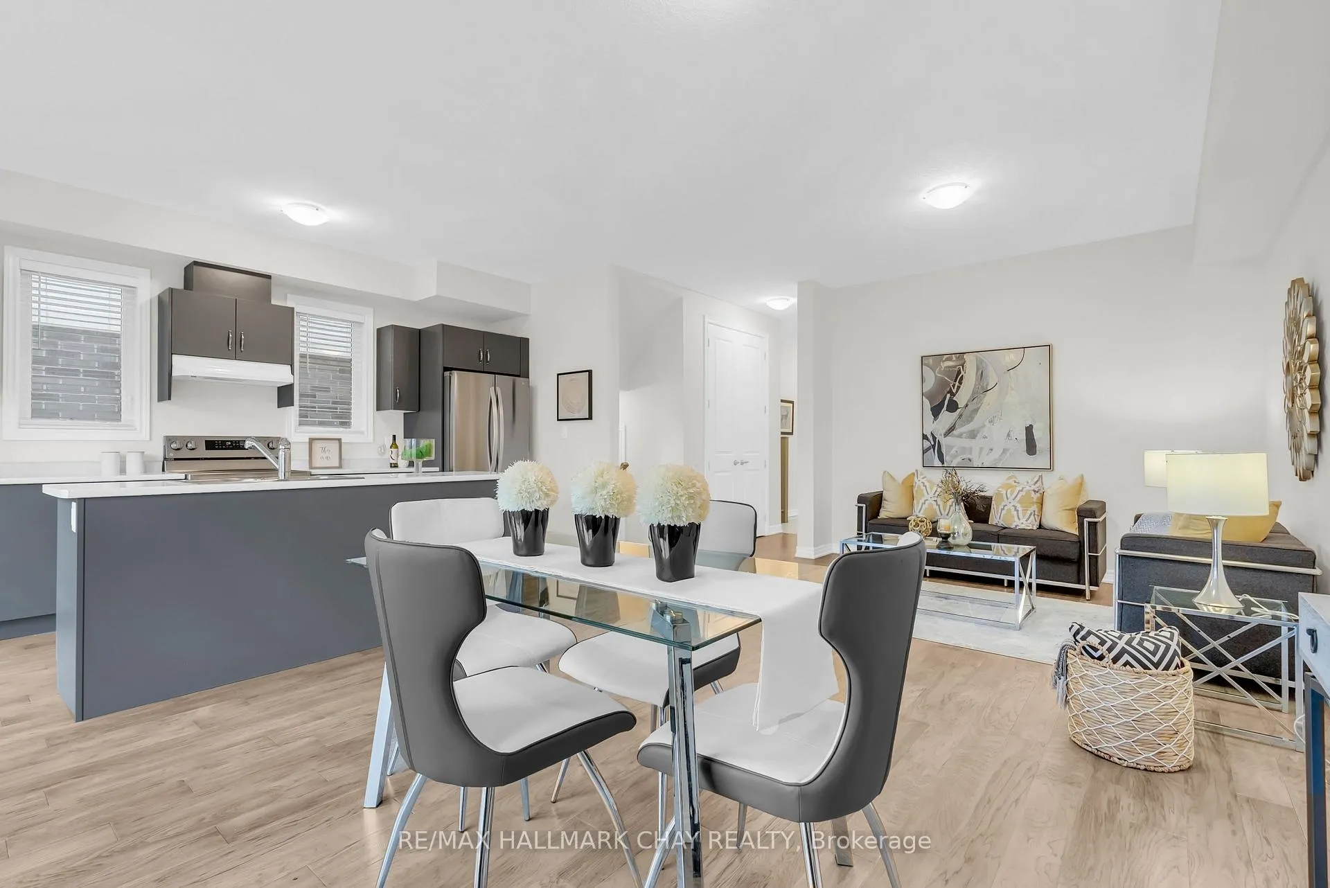 Photo 11 of 92 Aquasanta Crescent, Hamilton, Ryckmans — HOMEH