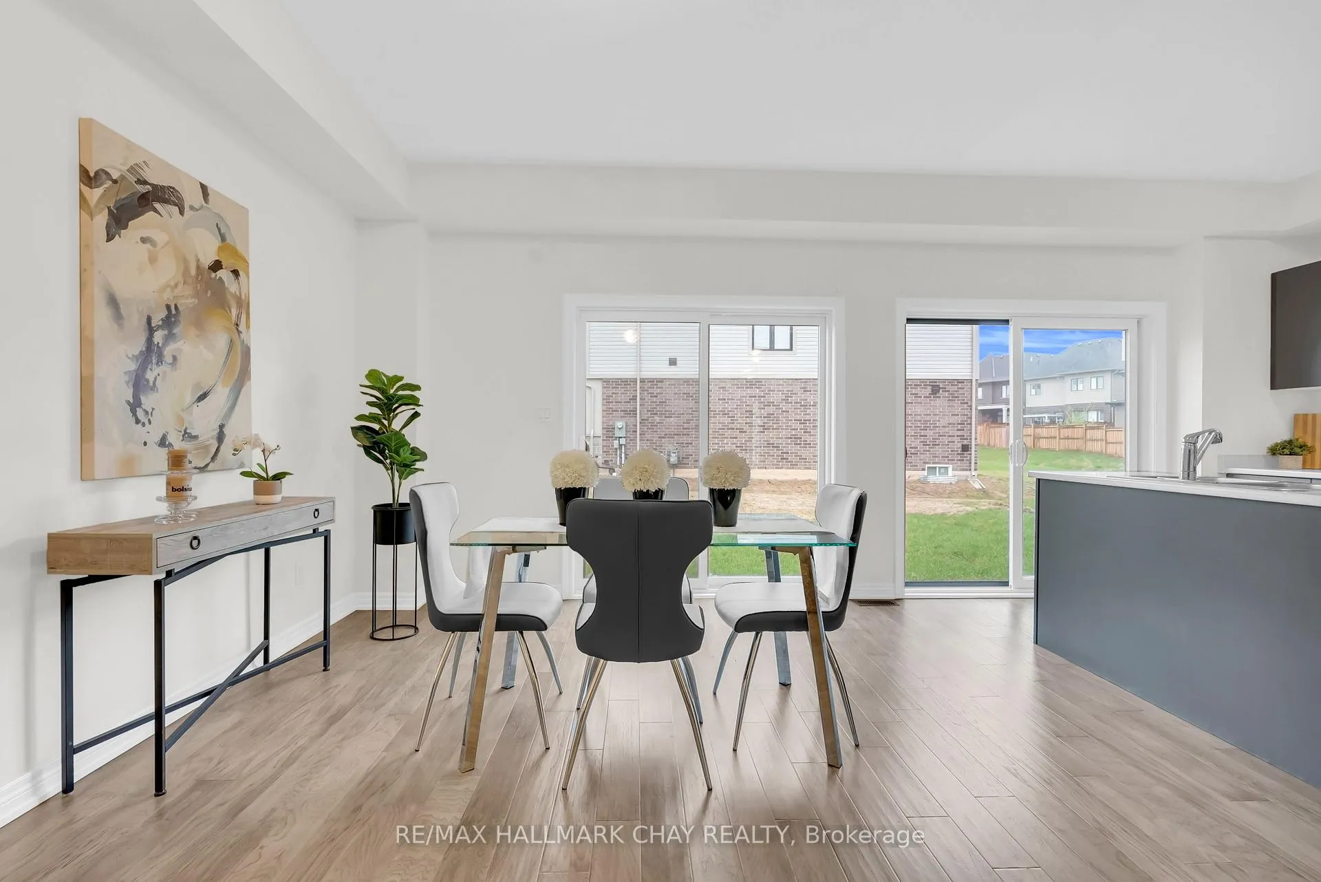 Photo 12 of 92 Aquasanta Crescent, Hamilton, Ryckmans — HOMEH