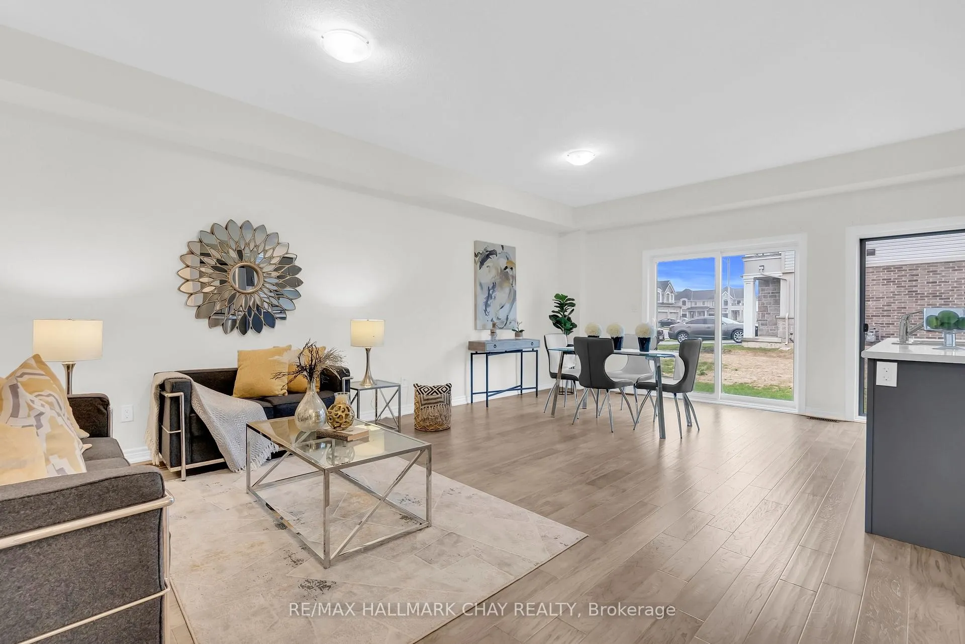 Photo 13 of 92 Aquasanta Crescent, Hamilton, Ryckmans — HOMEH