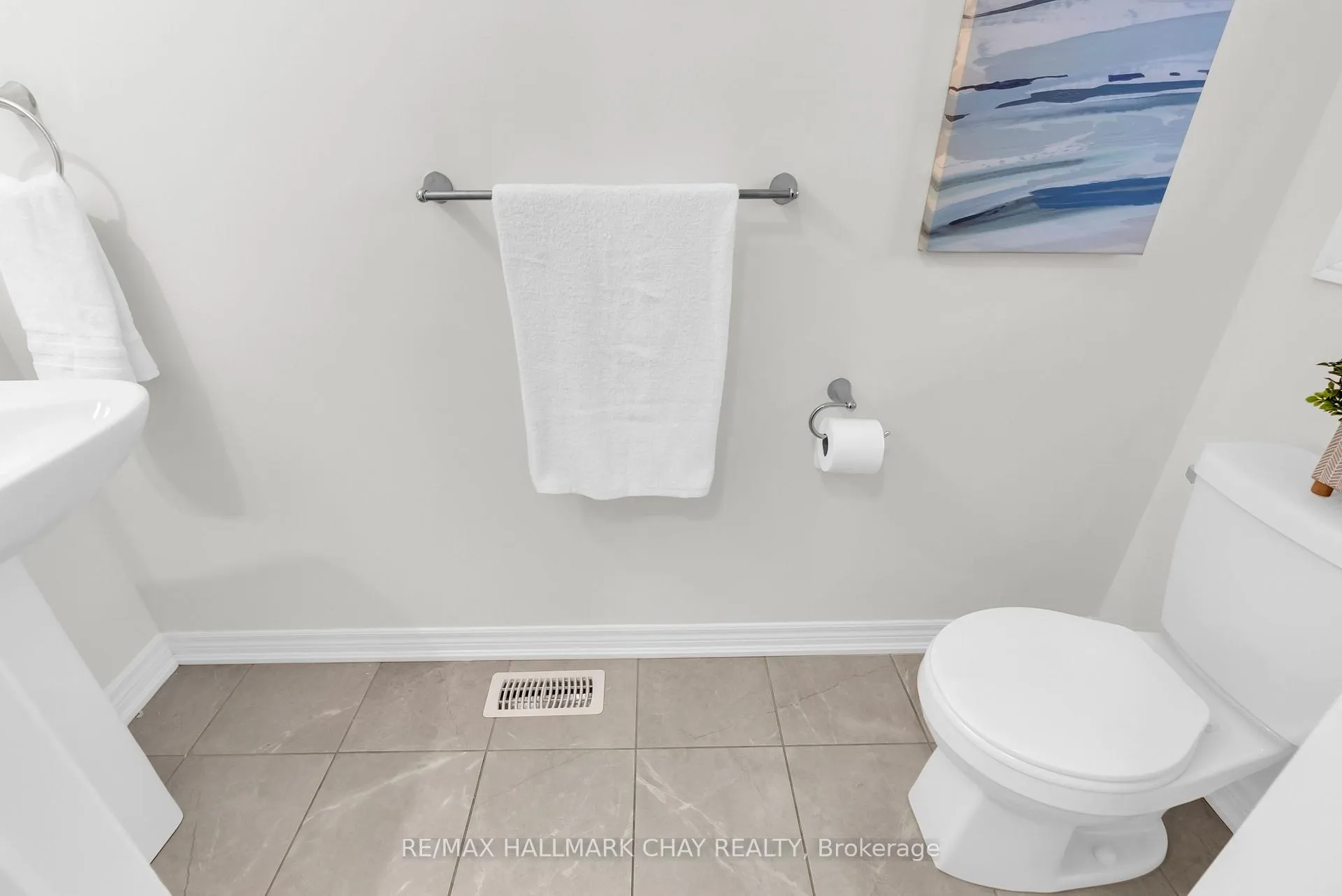 Photo 14 of 92 Aquasanta Crescent, Hamilton, Ryckmans — HOMEH
