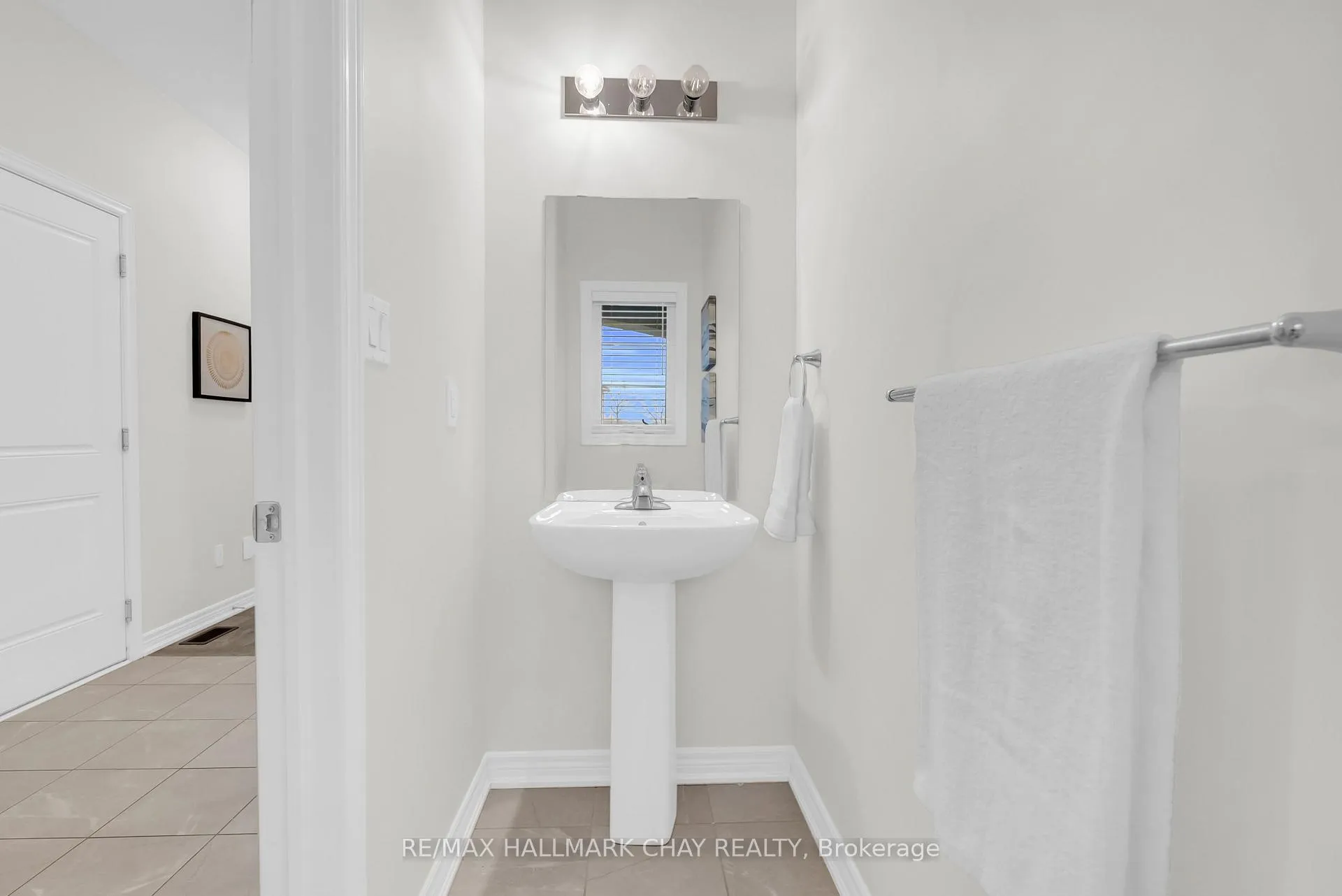 Photo 15 of 92 Aquasanta Crescent, Hamilton, Ryckmans — HOMEH
