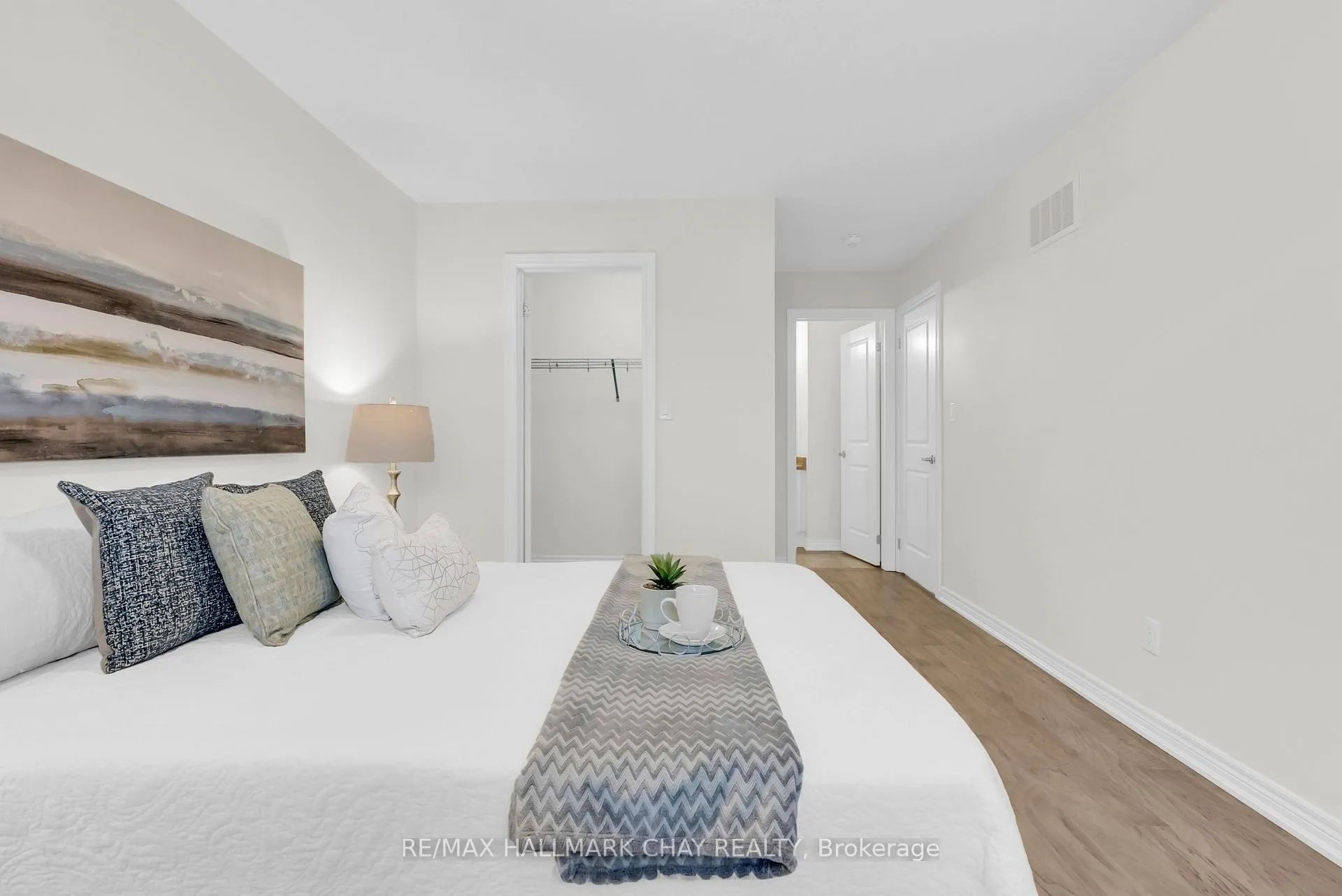 Photo 17 of 92 Aquasanta Crescent, Hamilton, Ryckmans — HOMEH