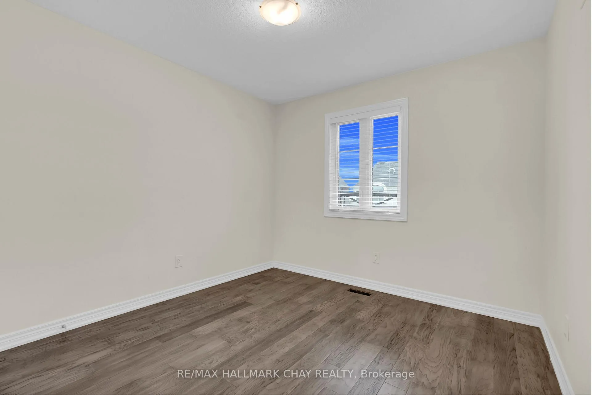 Photo 25 of 92 Aquasanta Crescent, Hamilton, Ryckmans — HOMEH