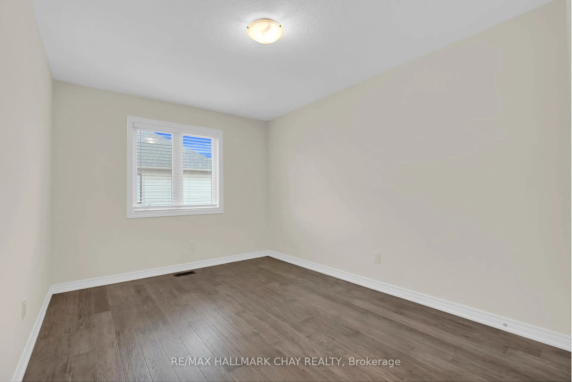 Photo 26 of 92 Aquasanta Crescent, Hamilton, Ryckmans — HOMEH