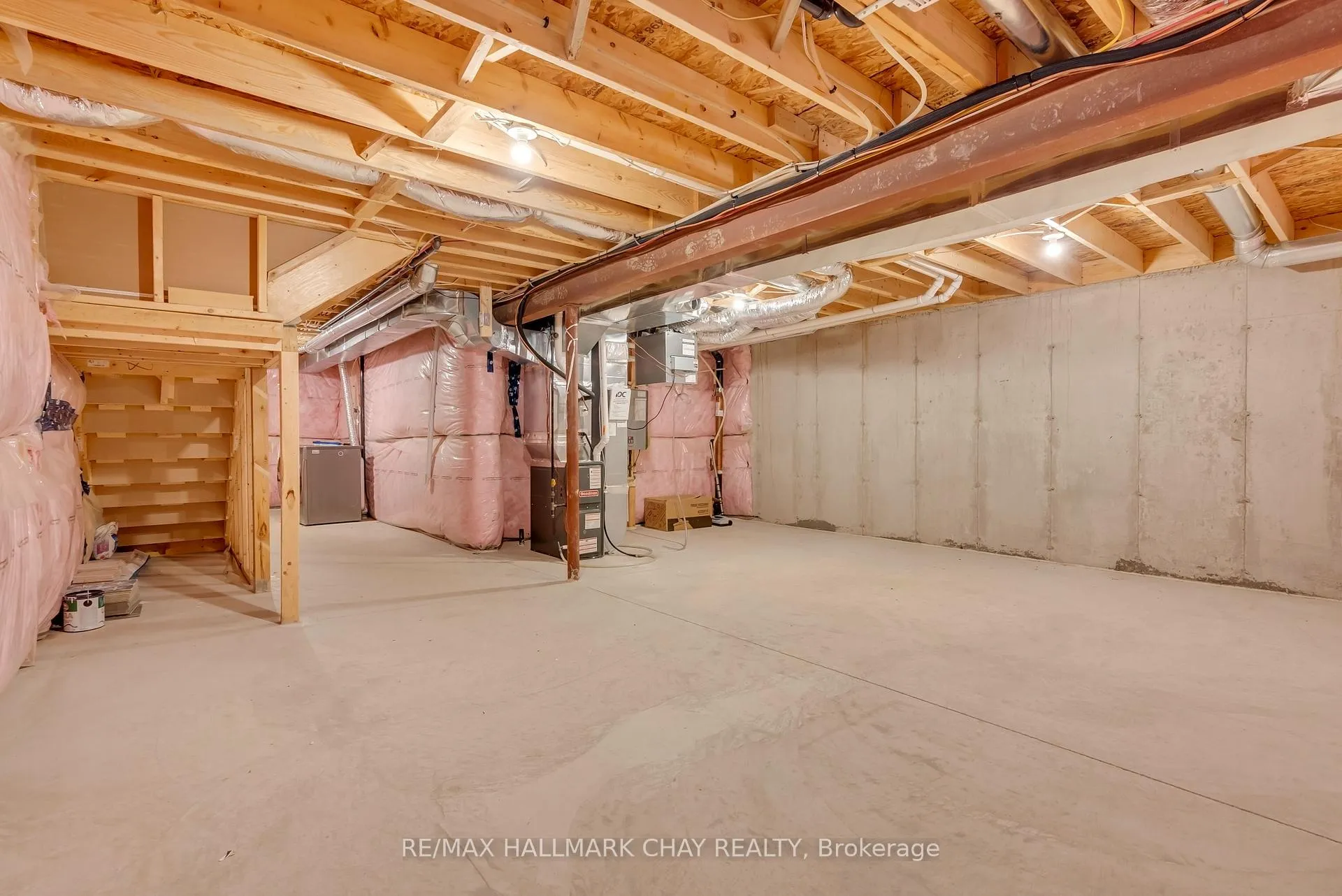 Photo 32 of 92 Aquasanta Crescent, Hamilton, Ryckmans — HOMEH