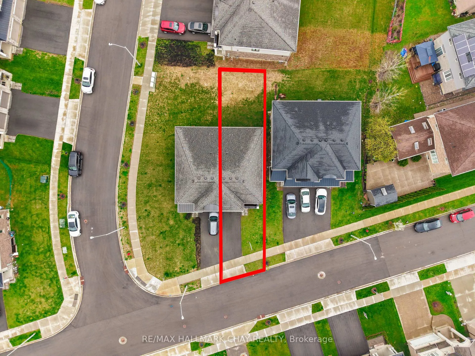 Photo 33 of 92 Aquasanta Crescent, Hamilton, Ryckmans — HOMEH