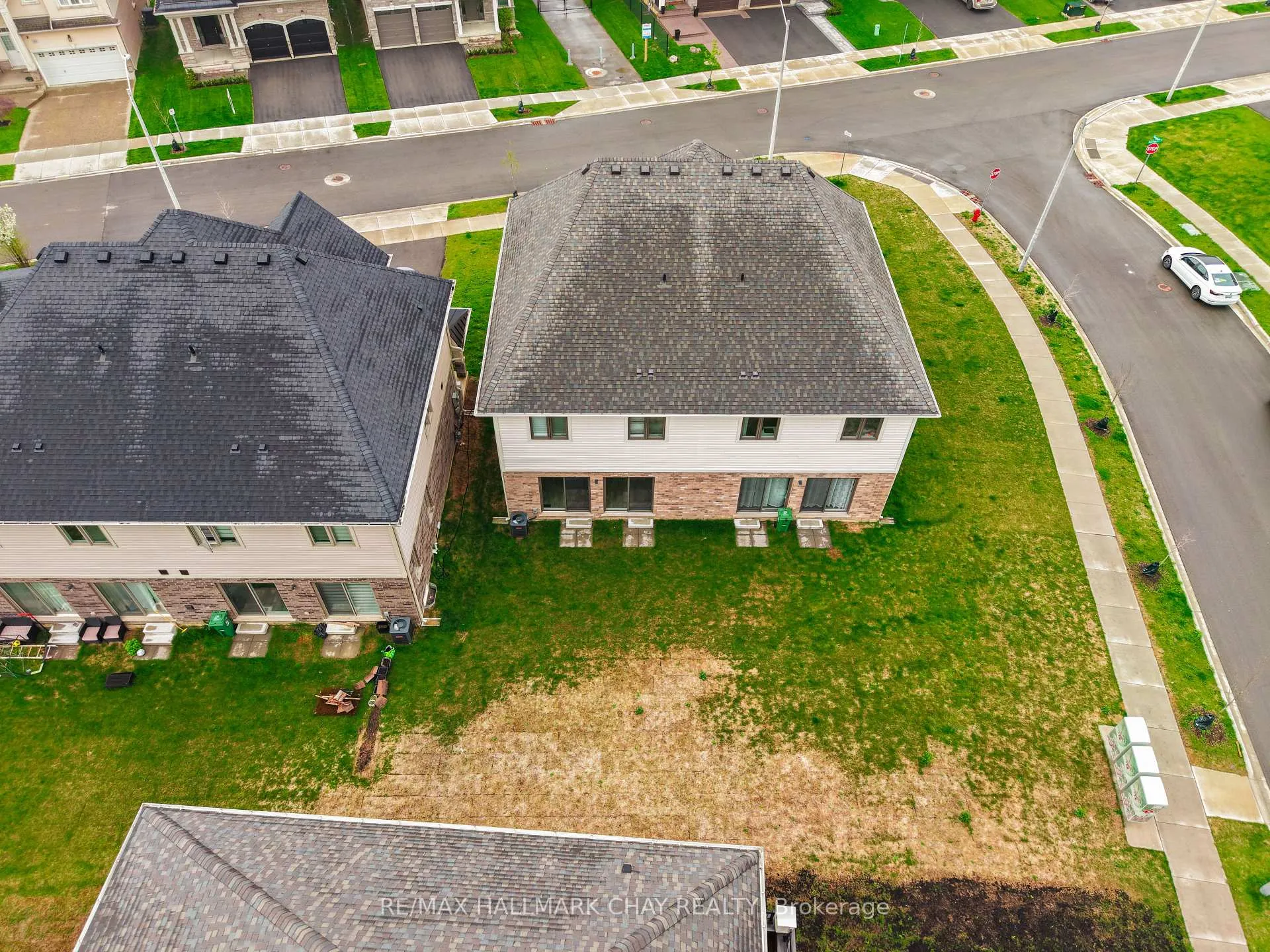 Photo 36 of 92 Aquasanta Crescent, Hamilton, Ryckmans — HOMEH