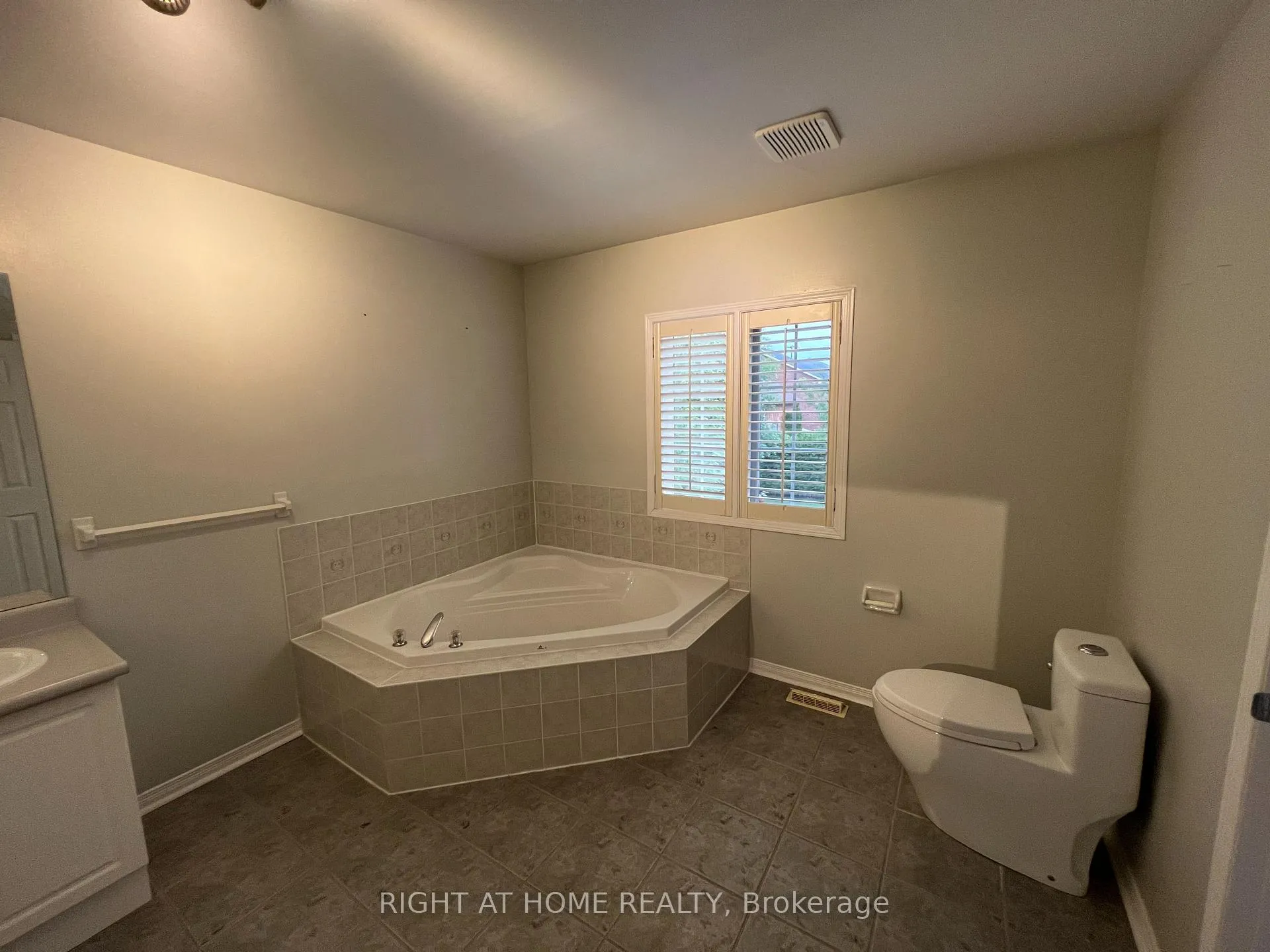 Photo 13 of 5 Steckley Street, Aurora, Bayview Wellington — HOMEH
