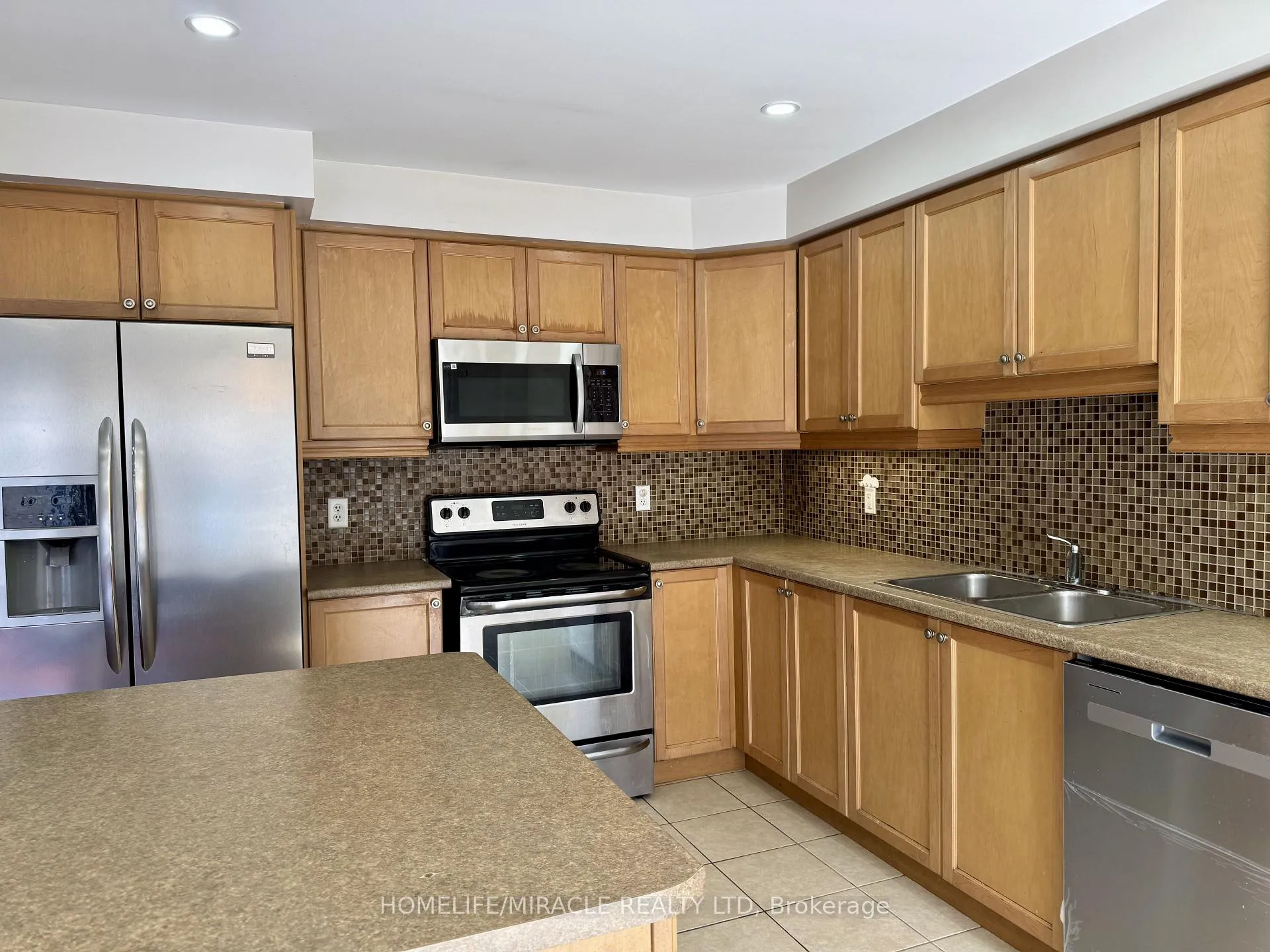 Photo 4 of Unit Main, 29 Lathbury Street, Brampton, Northwest Brampton — HOMEH