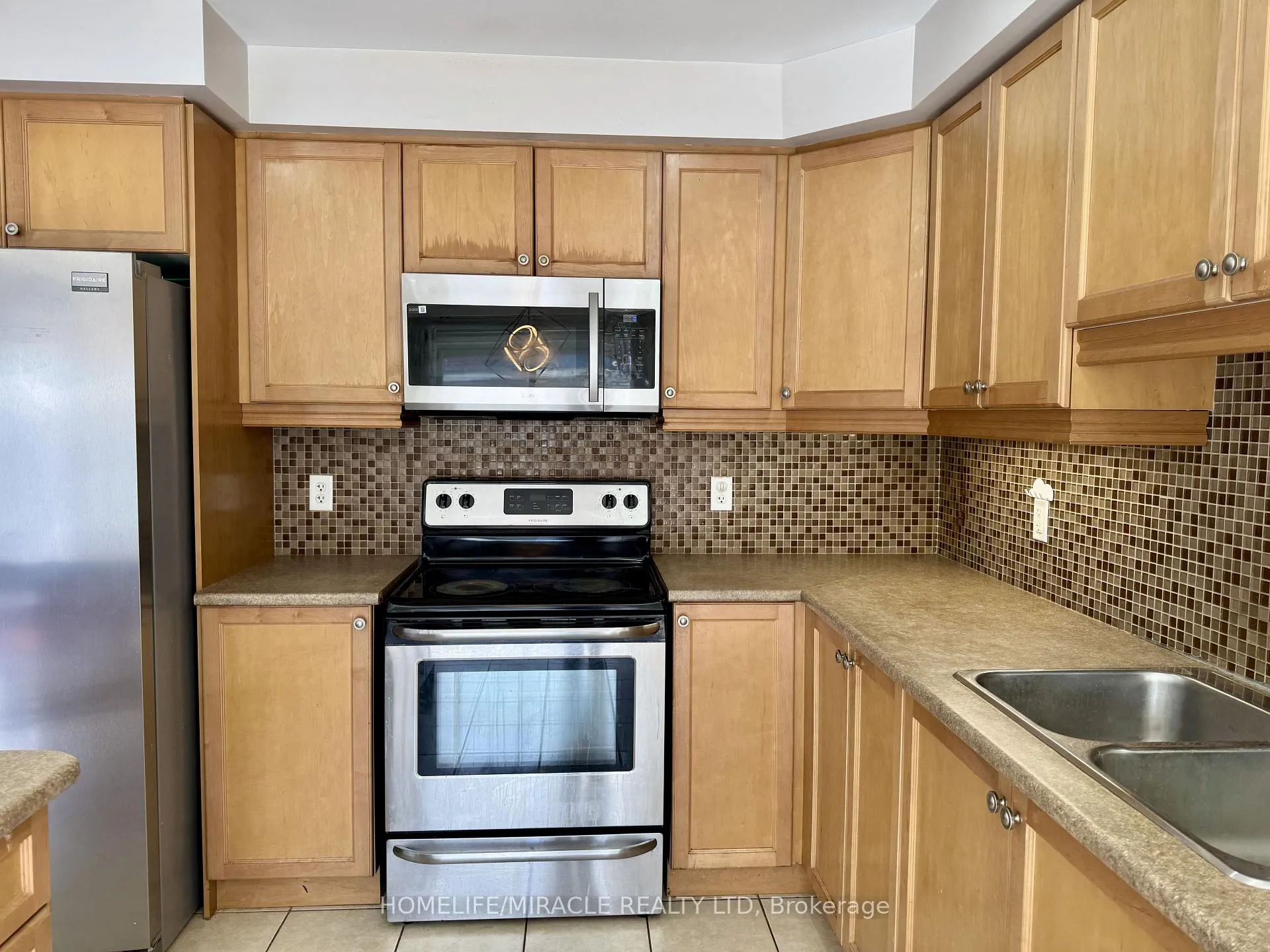 Photo 5 of Unit Main, 29 Lathbury Street, Brampton, Northwest Brampton — HOMEH