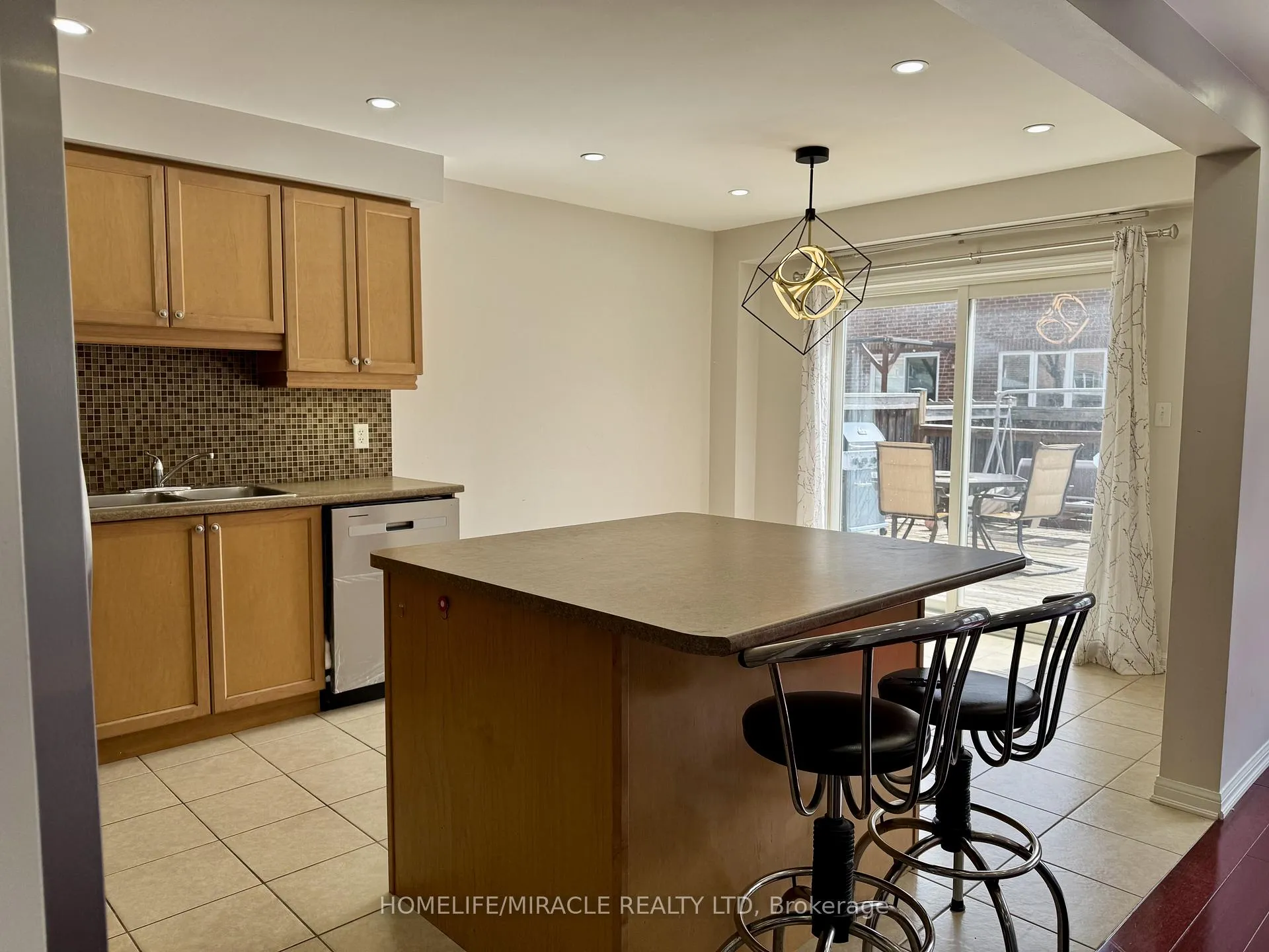 Photo 10 of Unit Main, 29 Lathbury Street, Brampton, Northwest Brampton — HOMEH