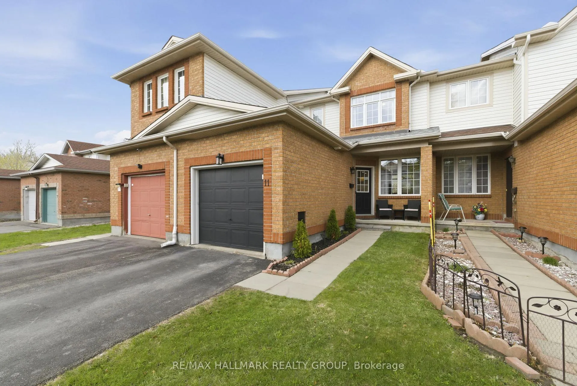 Photo 2 of 11 Binbury Way, Ottawa, Hunt Club Park/Greenboro — HOMEH