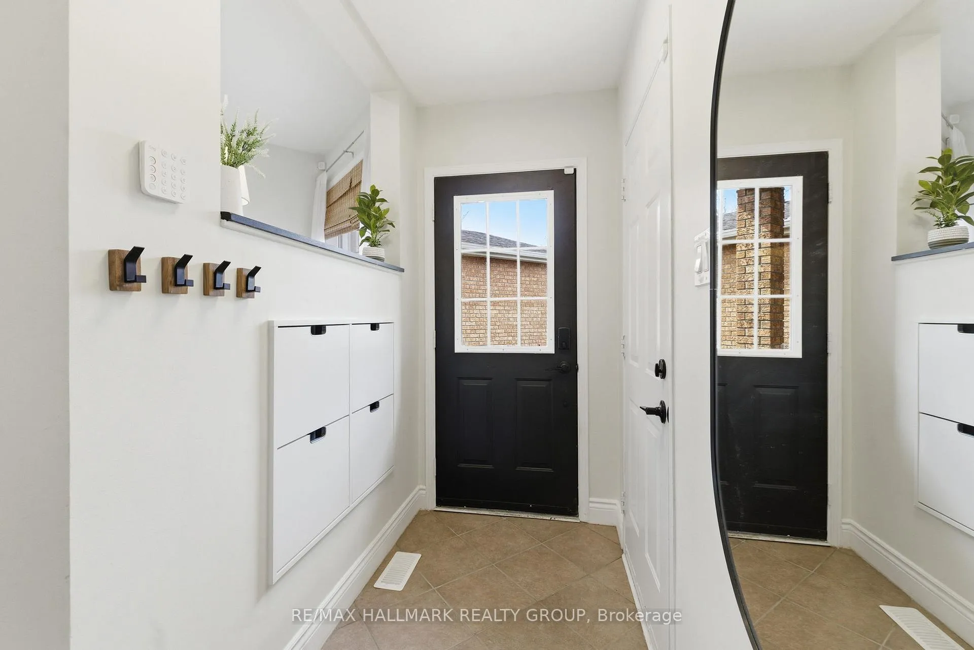 Photo 4 of 11 Binbury Way, Ottawa, Hunt Club Park/Greenboro — HOMEH