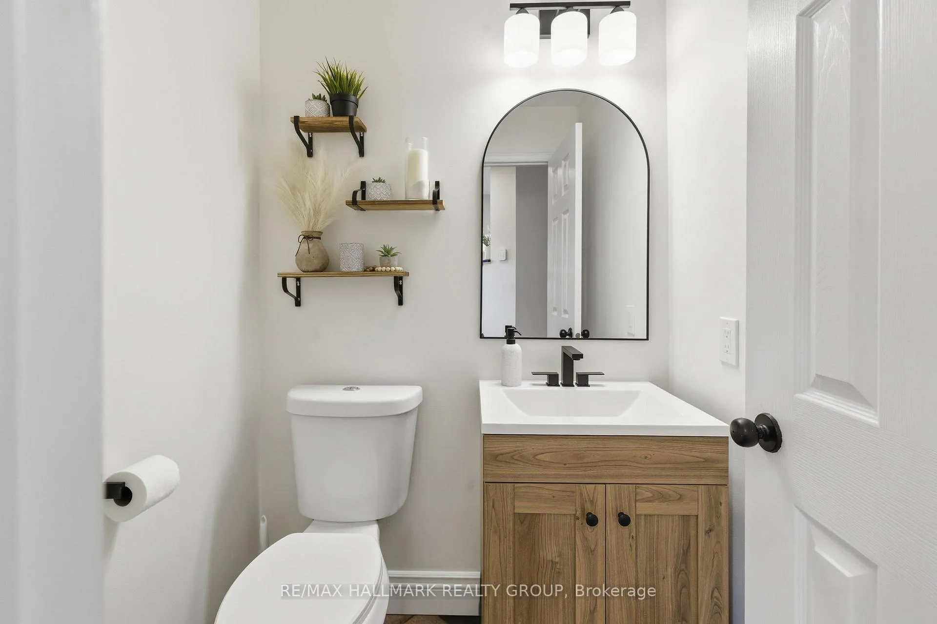 Photo 6 of 11 Binbury Way, Ottawa, Hunt Club Park/Greenboro — HOMEH