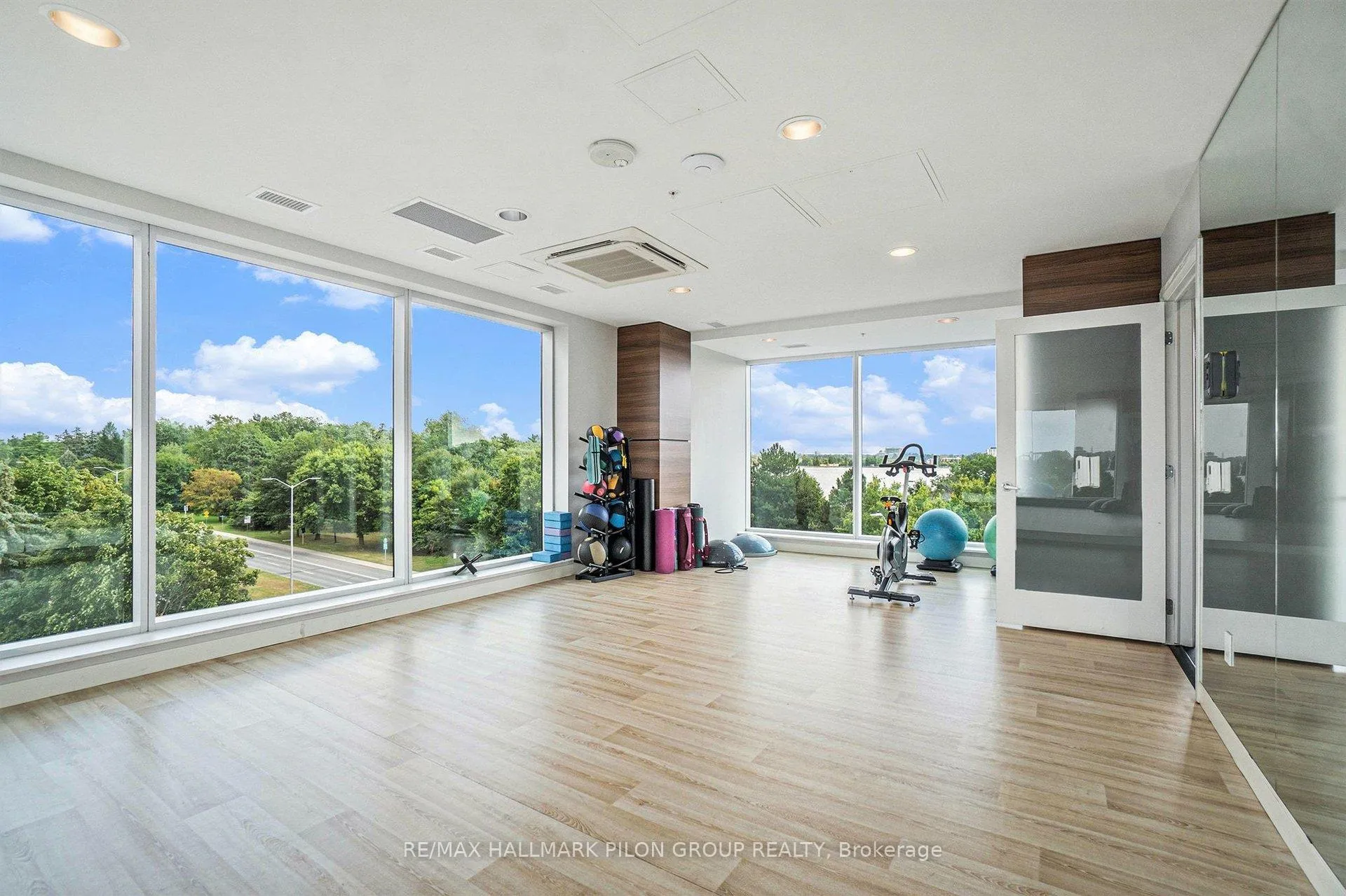 Photo 17 of Unit 908, 805 Carling Avenue, Ottawa, West Centre Town — HOMEH
