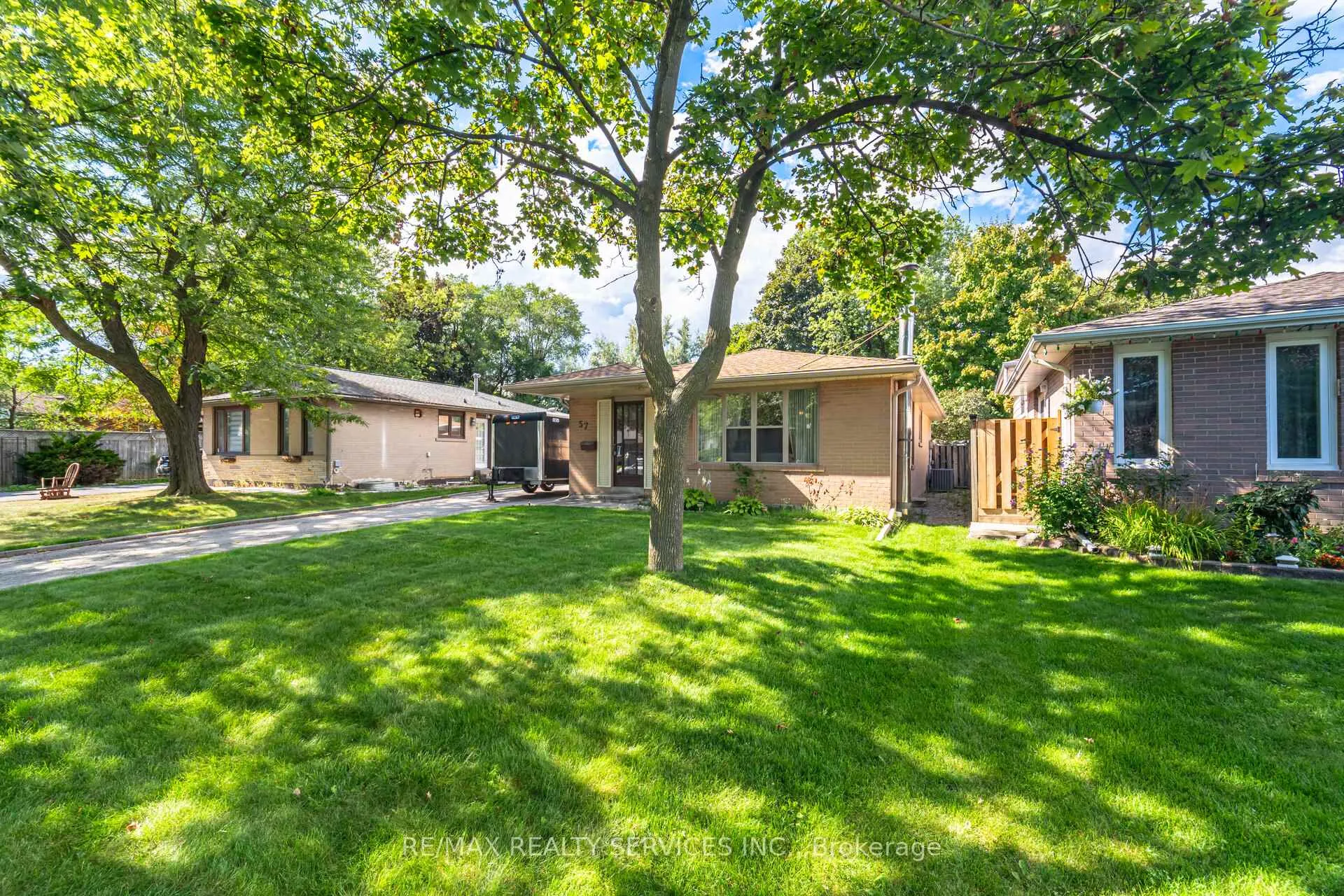 Photo 5 of 57 Esplanade Road, Brampton, Southgate — HOMEH