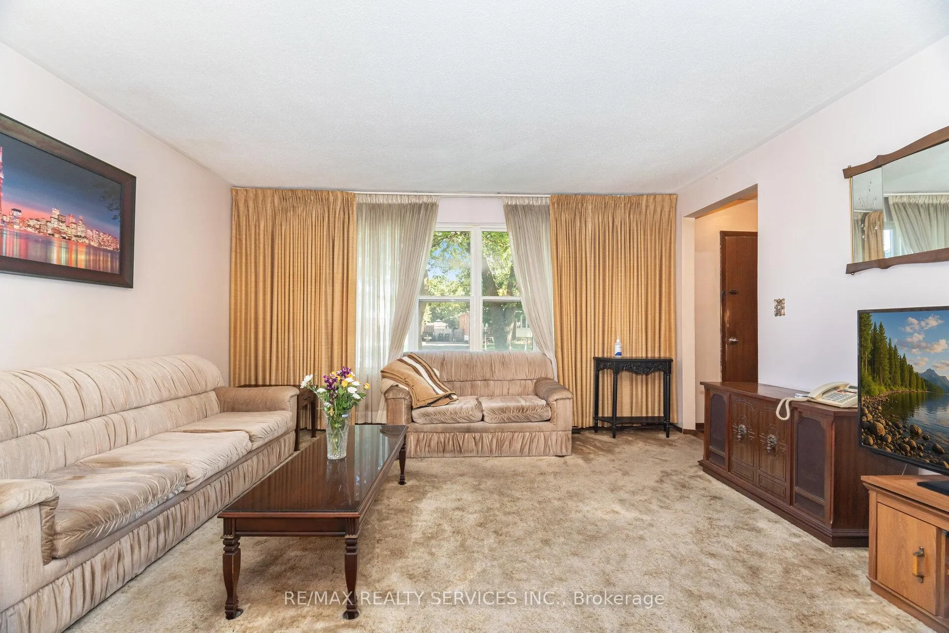 Photo 9 of 57 Esplanade Road, Brampton, Southgate — HOMEH