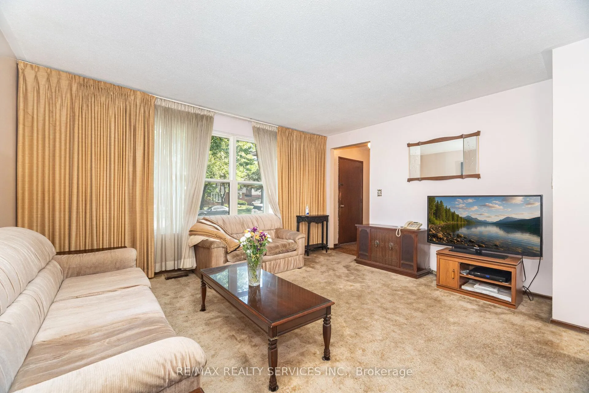 Photo 10 of 57 Esplanade Road, Brampton, Southgate — HOMEH