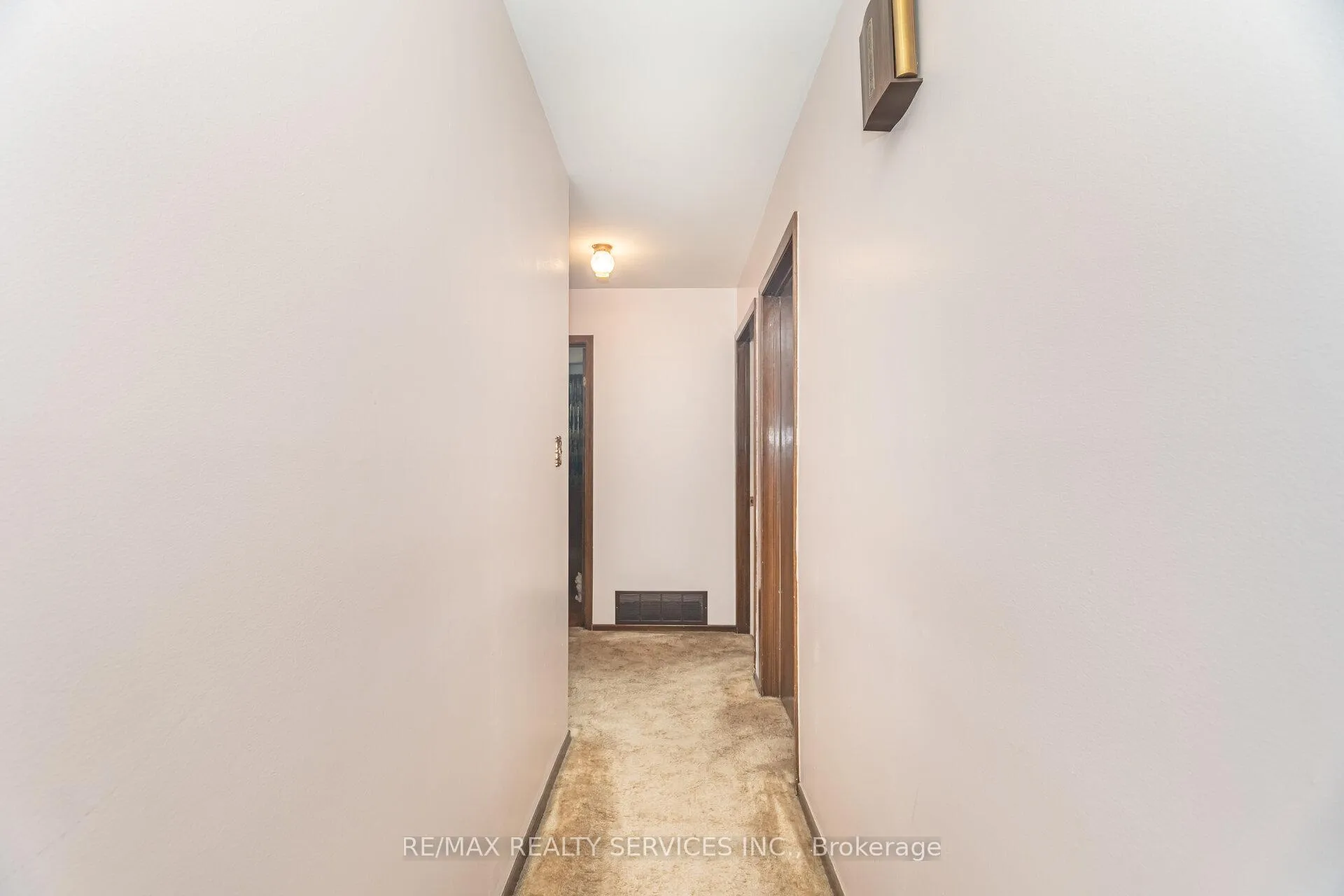 Photo 19 of 57 Esplanade Road, Brampton, Southgate — HOMEH