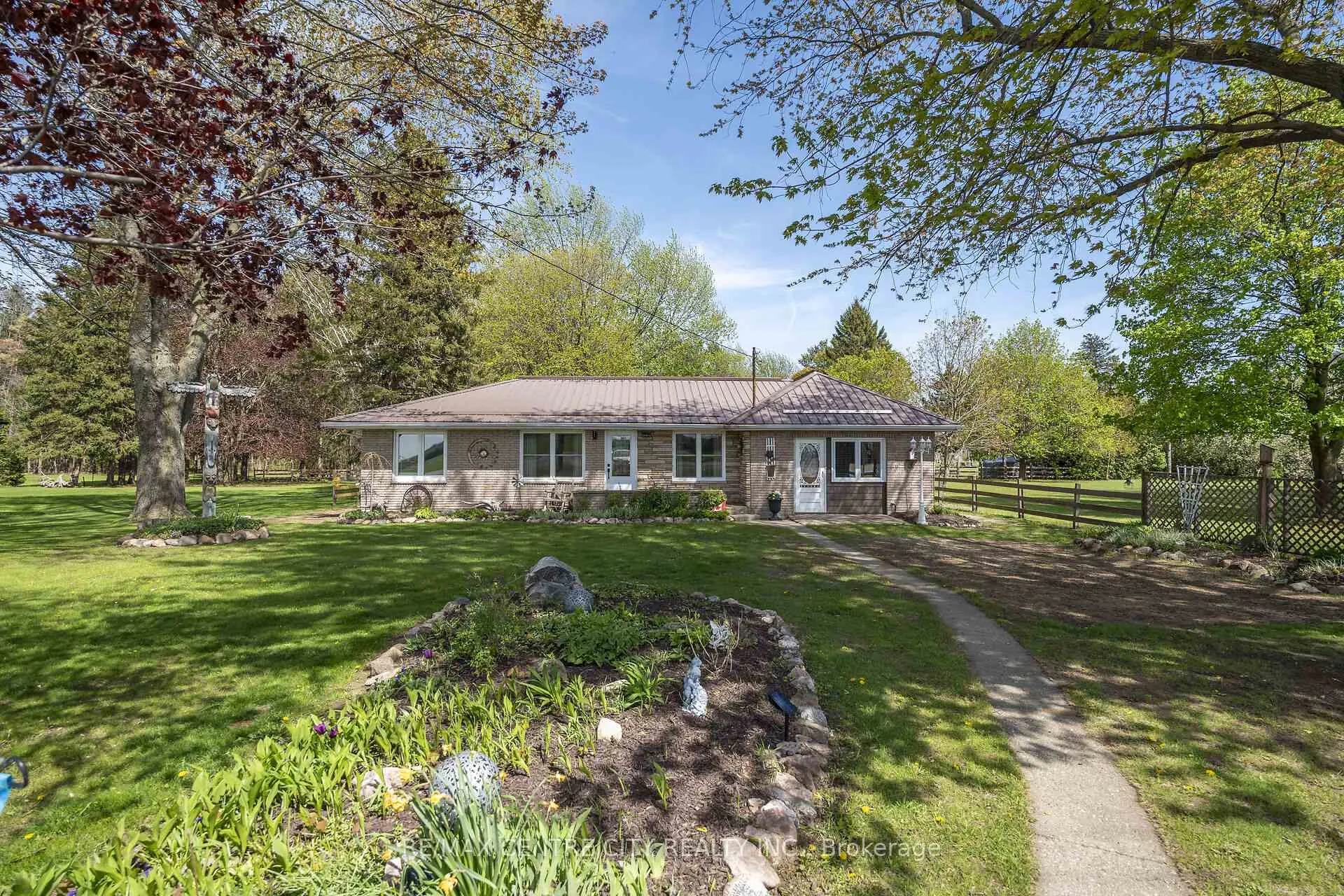 Photo 1 of 29883 West Bothwell Road, Chatham-Kent, Bothwell — HOMEH