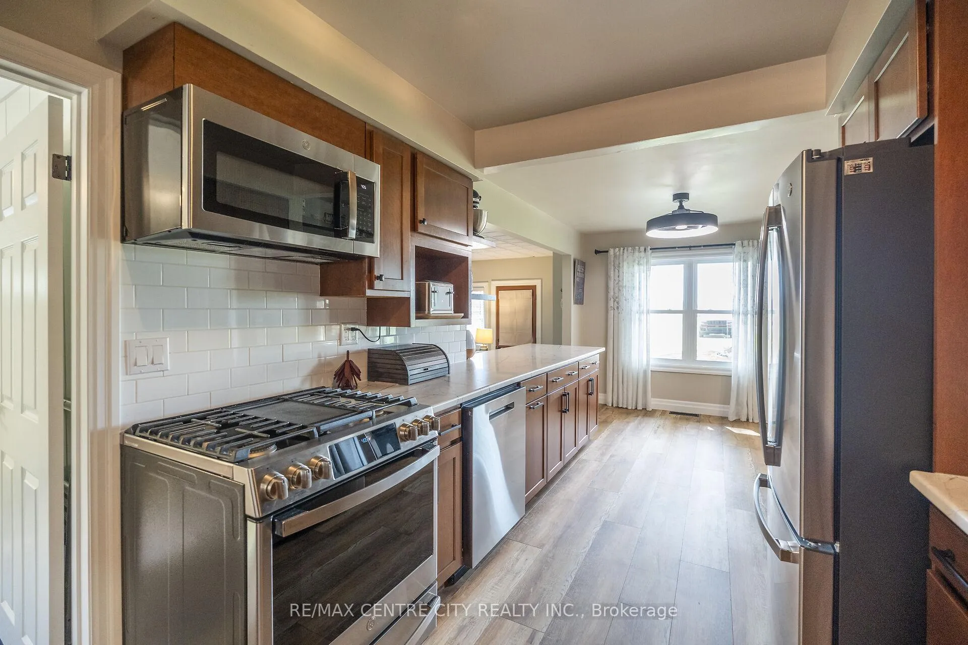 Photo 5 of 29883 West Bothwell Road, Chatham-Kent, Bothwell — HOMEH