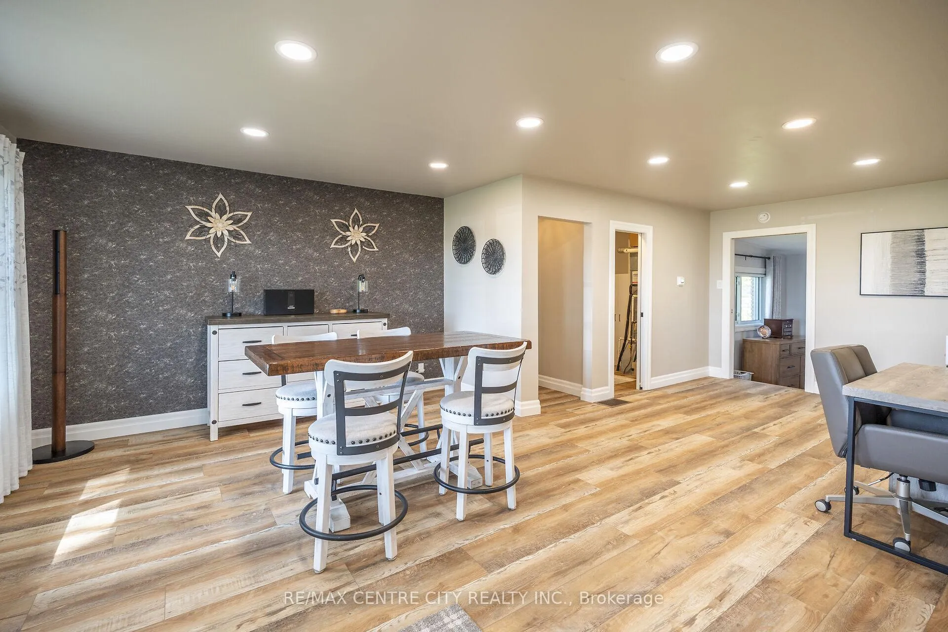 Photo 11 of 29883 West Bothwell Road, Chatham-Kent, Bothwell — HOMEH