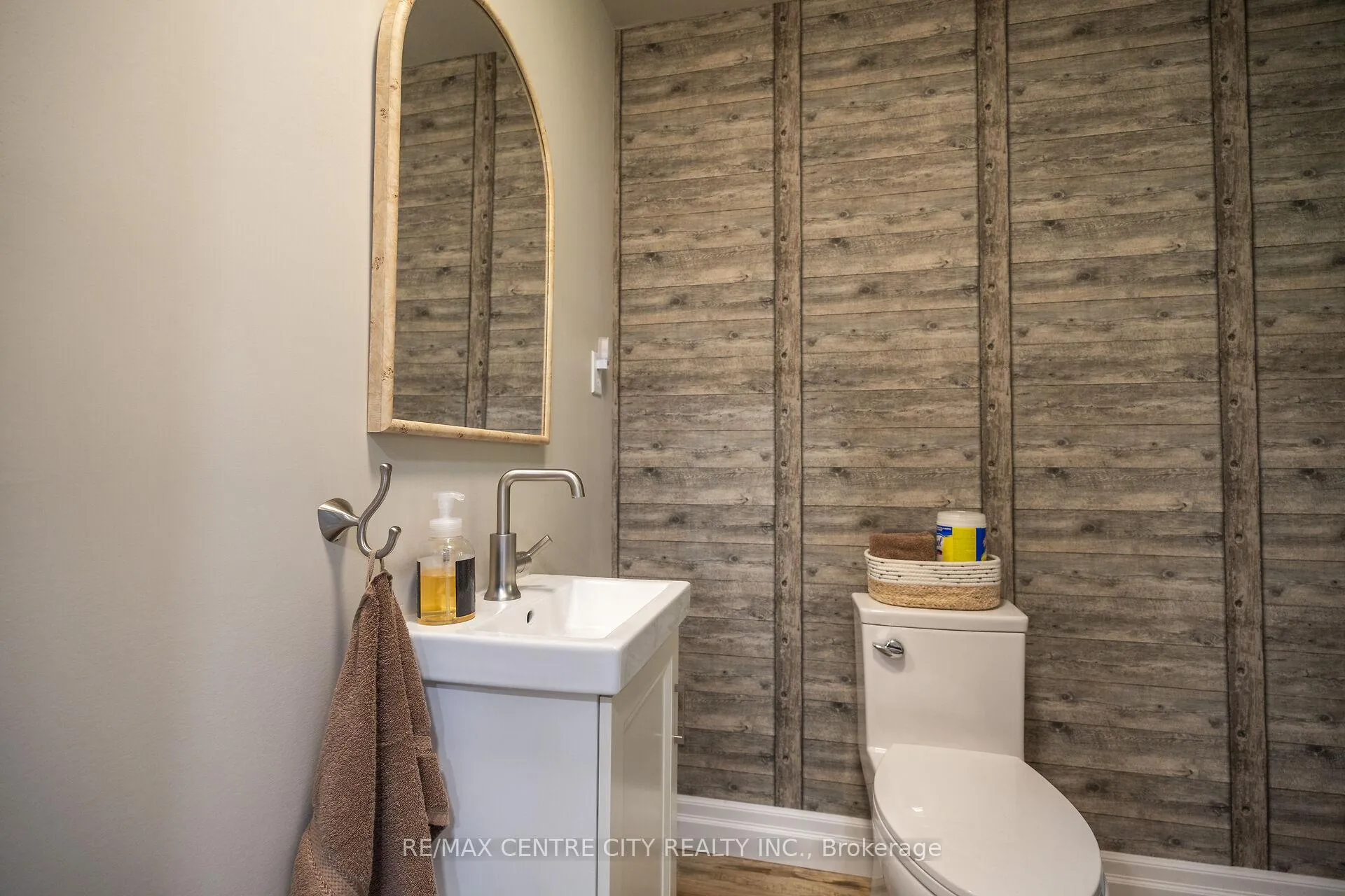 Photo 13 of 29883 West Bothwell Road, Chatham-Kent, Bothwell — HOMEH