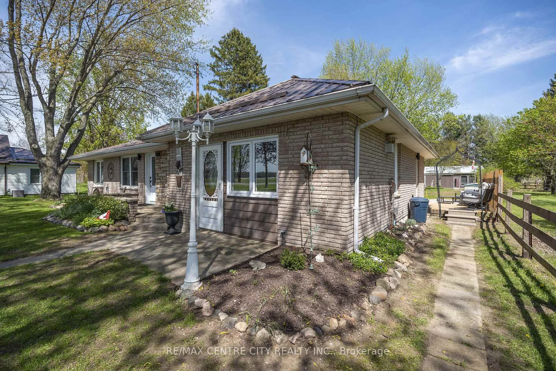 Photo 24 of 29883 West Bothwell Road, Chatham-Kent, Bothwell — HOMEH