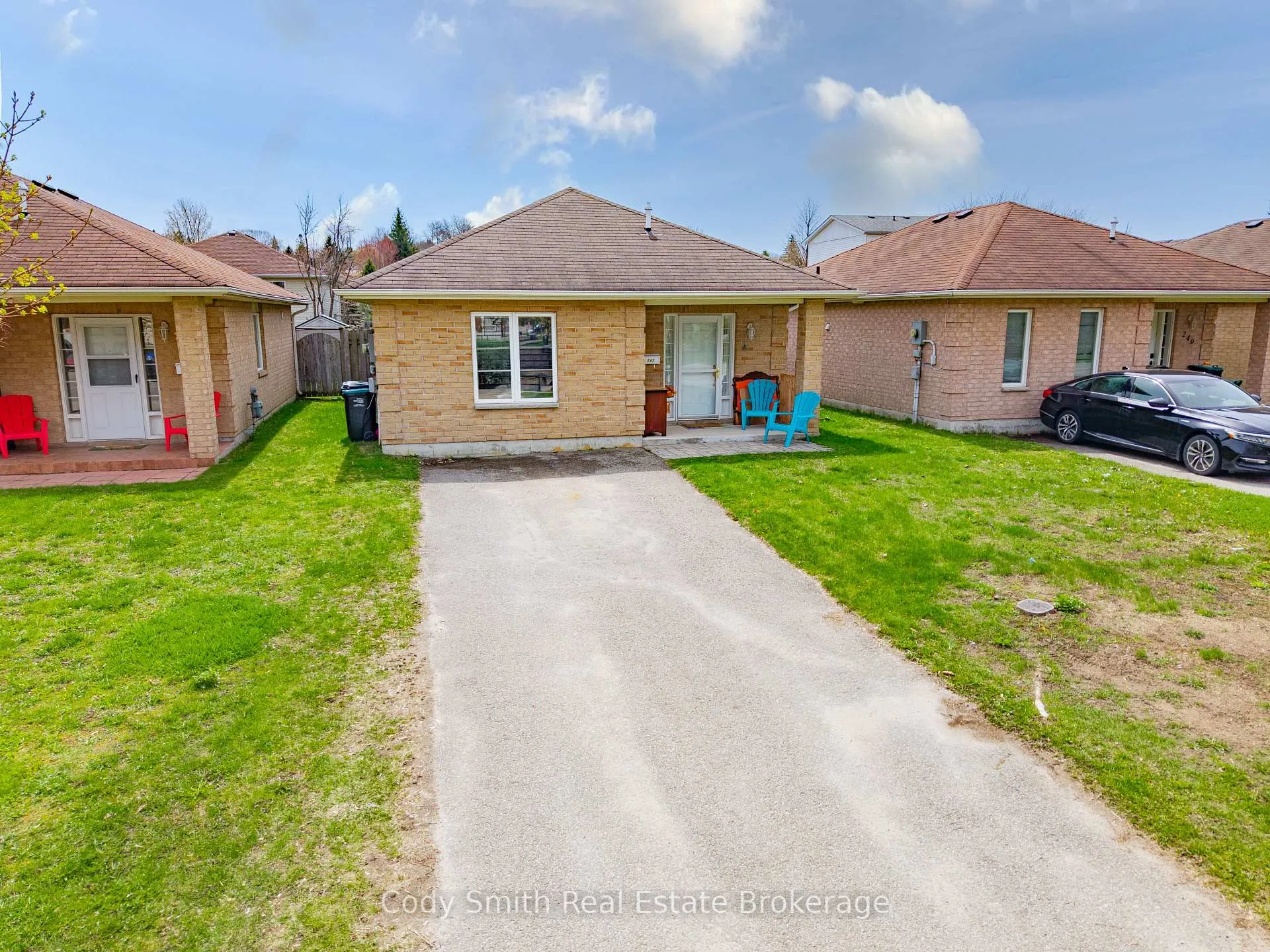 Photo 2 of 247 Yonge Street, Midland — HOMEH