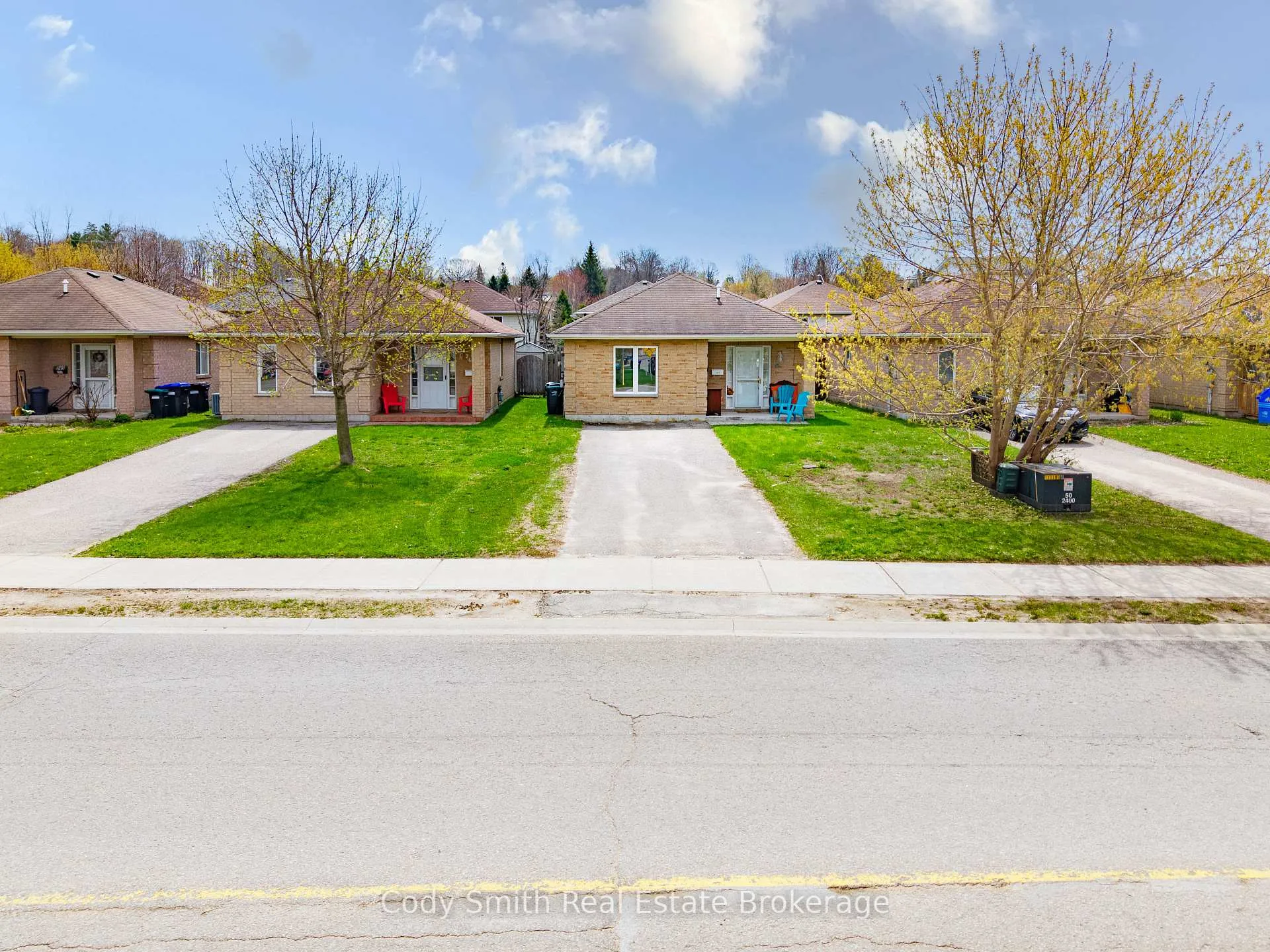 Photo 3 of 247 Yonge Street, Midland — HOMEH