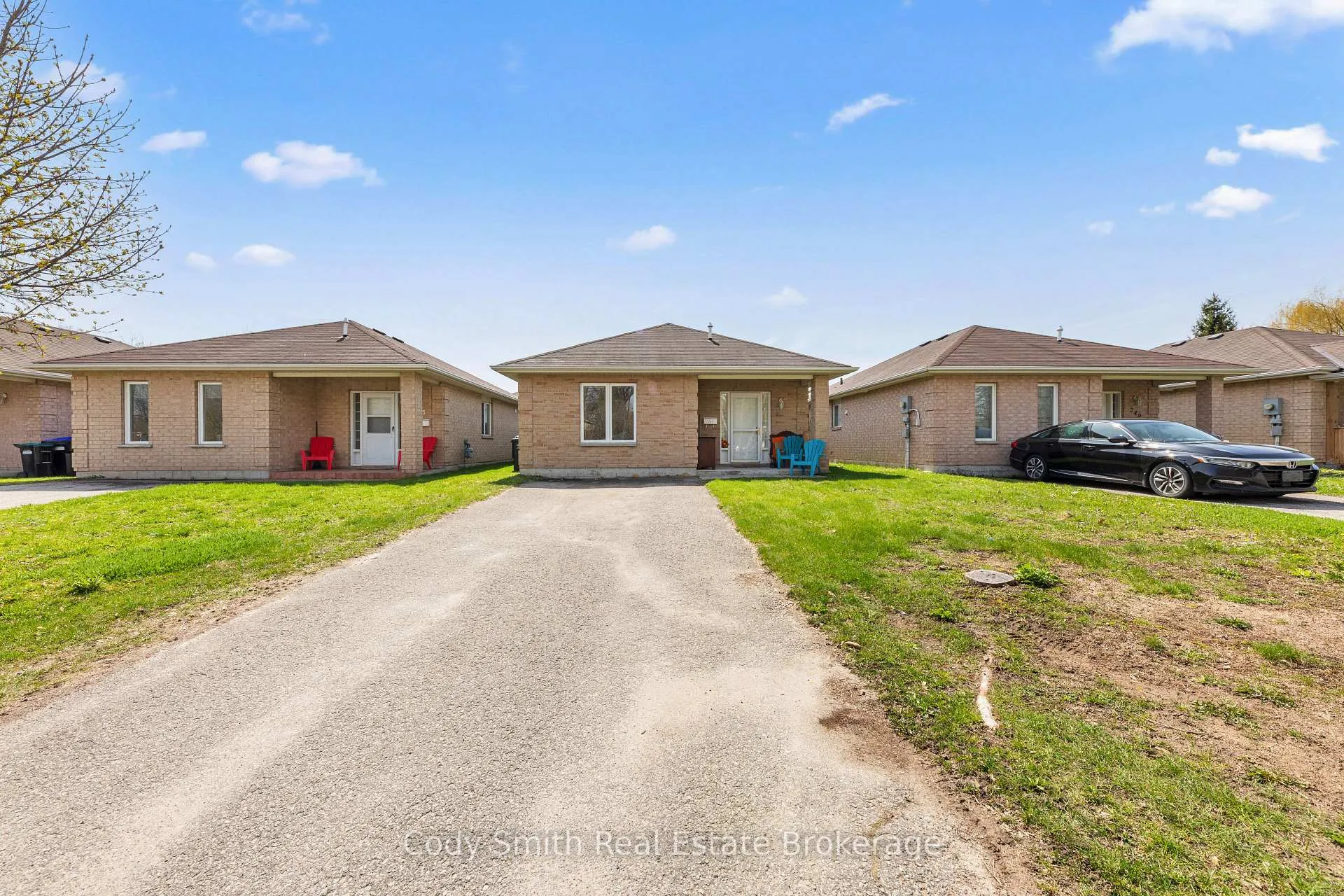 Photo 4 of 247 Yonge Street, Midland — HOMEH