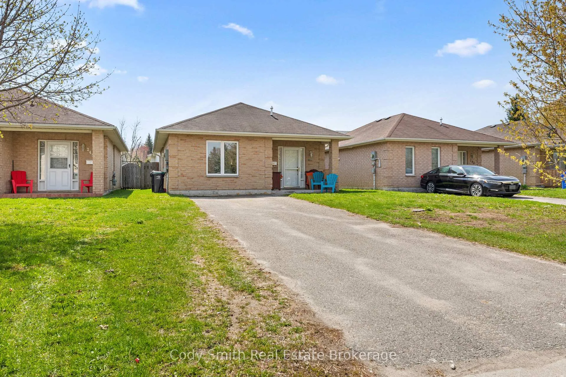 Photo 6 of 247 Yonge Street, Midland — HOMEH